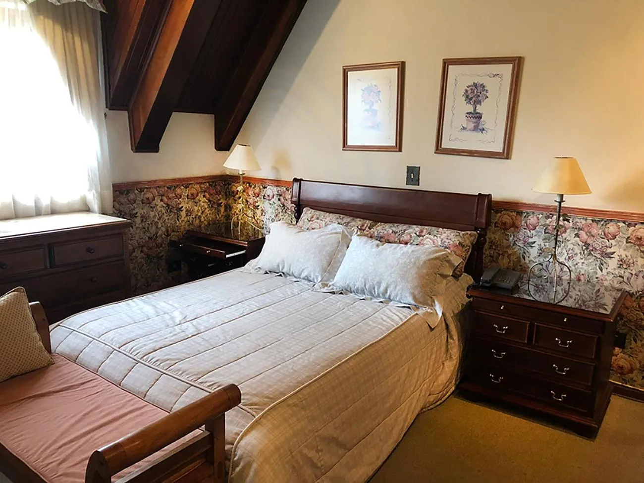 Bed in Center Suiço Flats