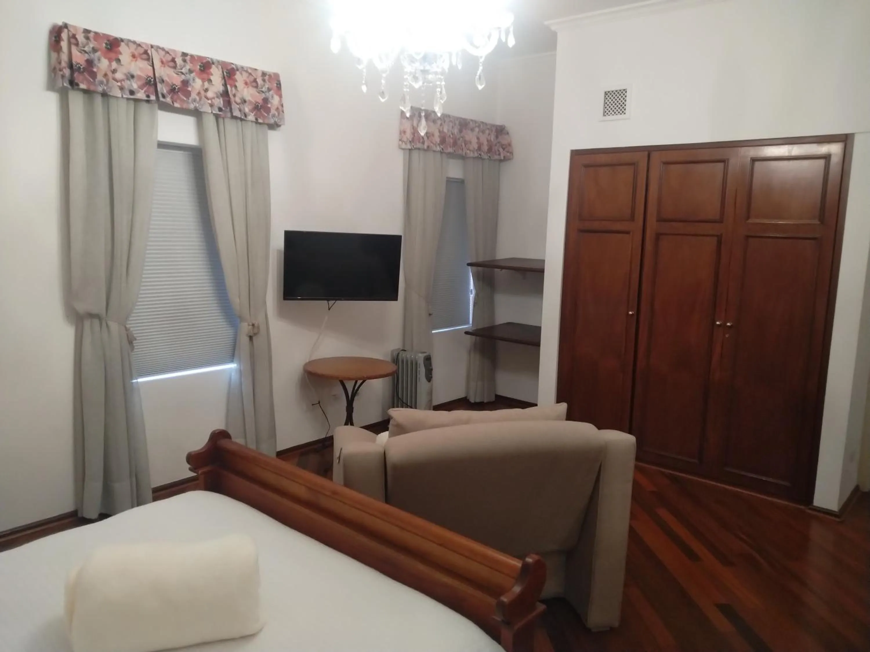 Bed in Center Suiço Flats