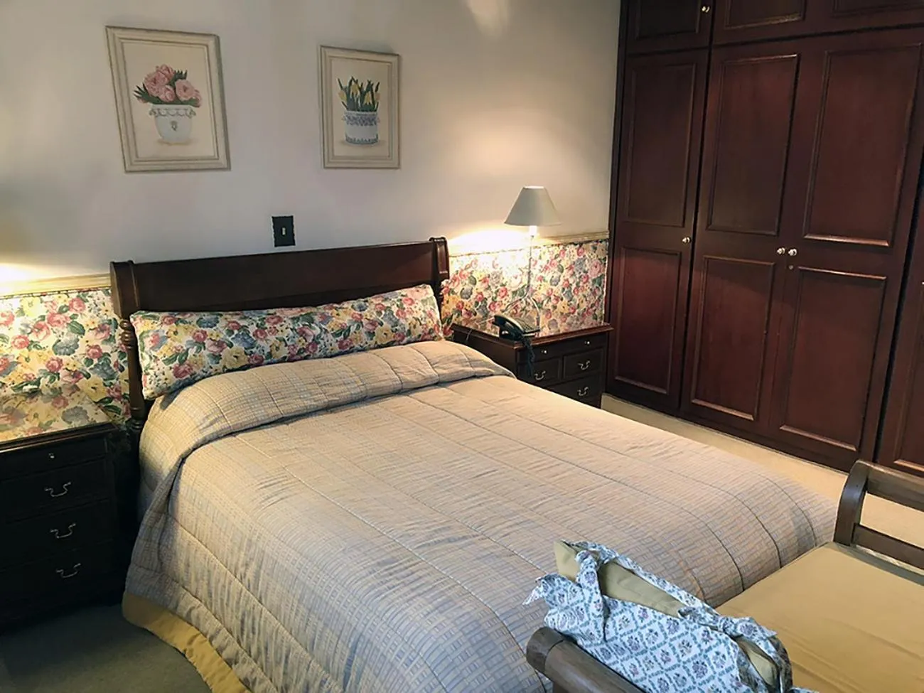 Bed in Center Suiço Flats