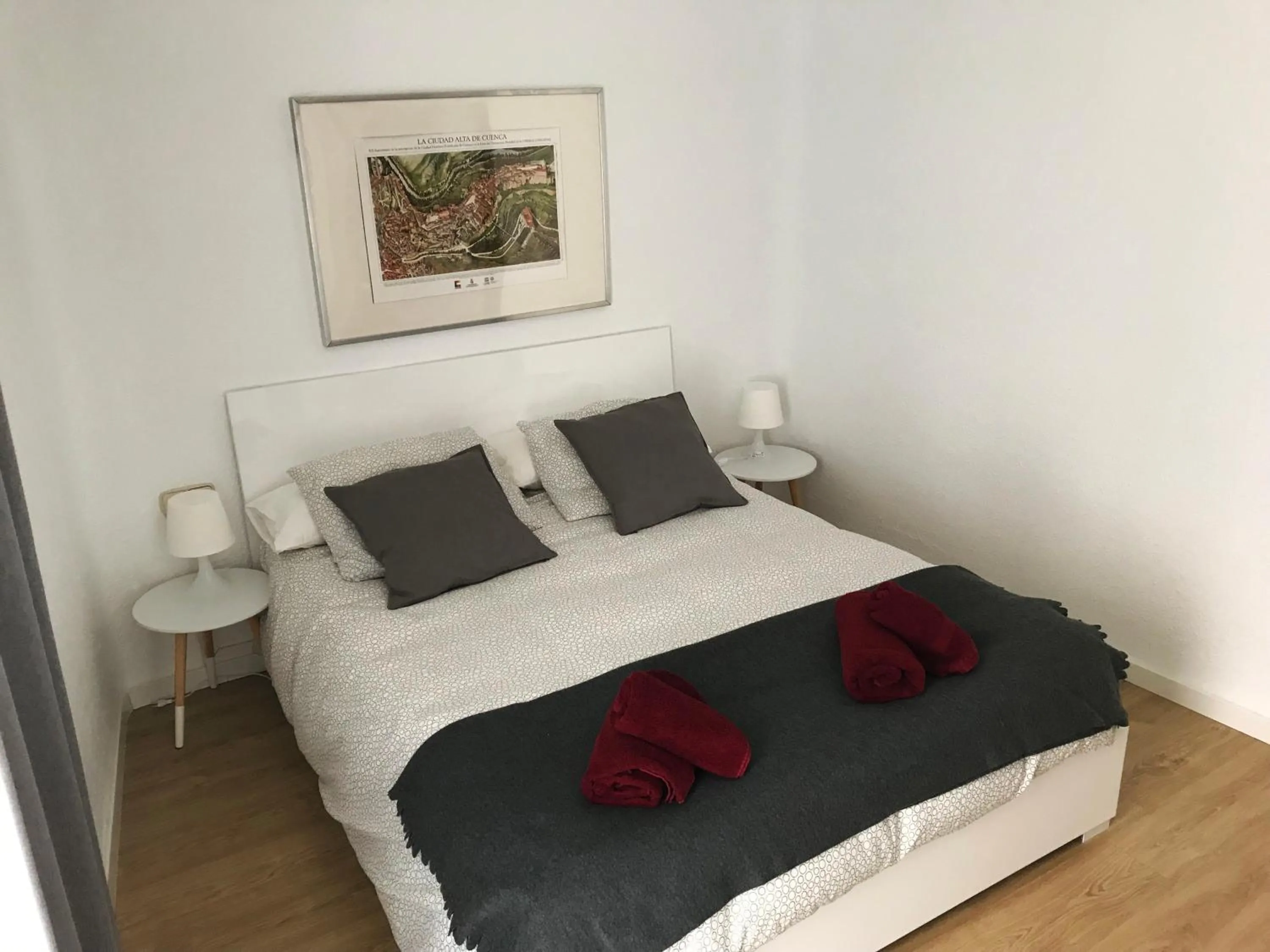 Photo of the whole room, Bed in HabitaHost Colón