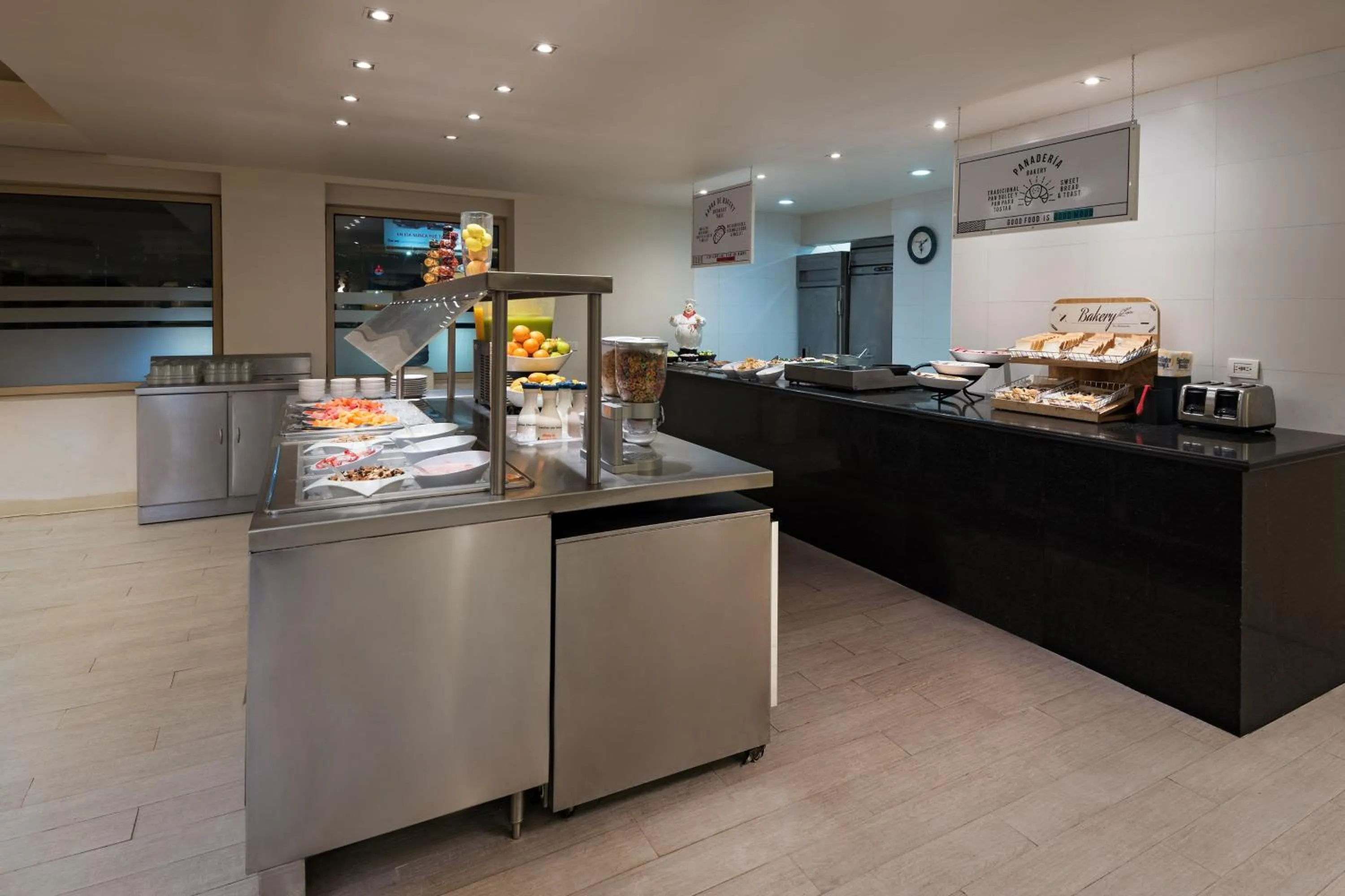 Restaurant/places to eat in Four Points by Sheraton Monterrey Linda Vista