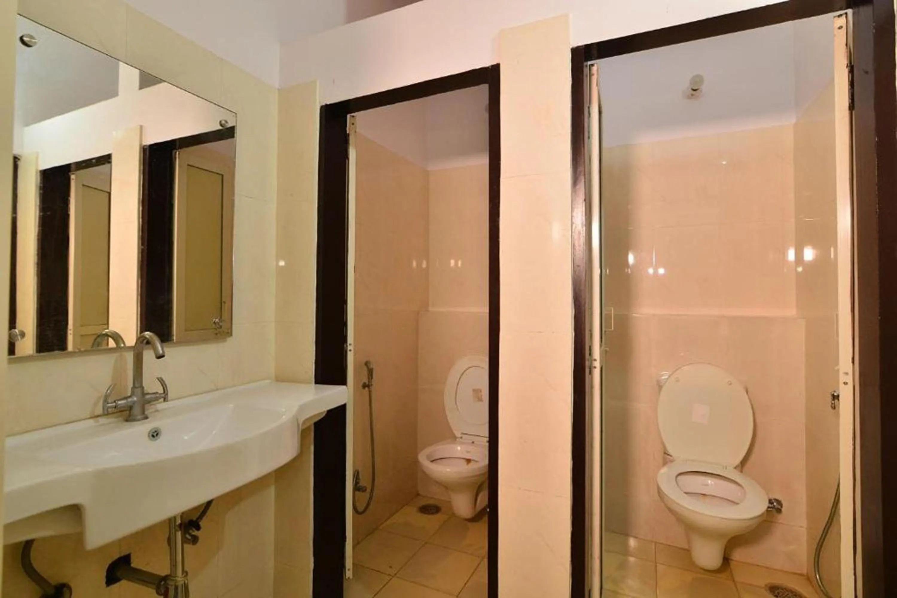 Toilet in Gypsy Monkey