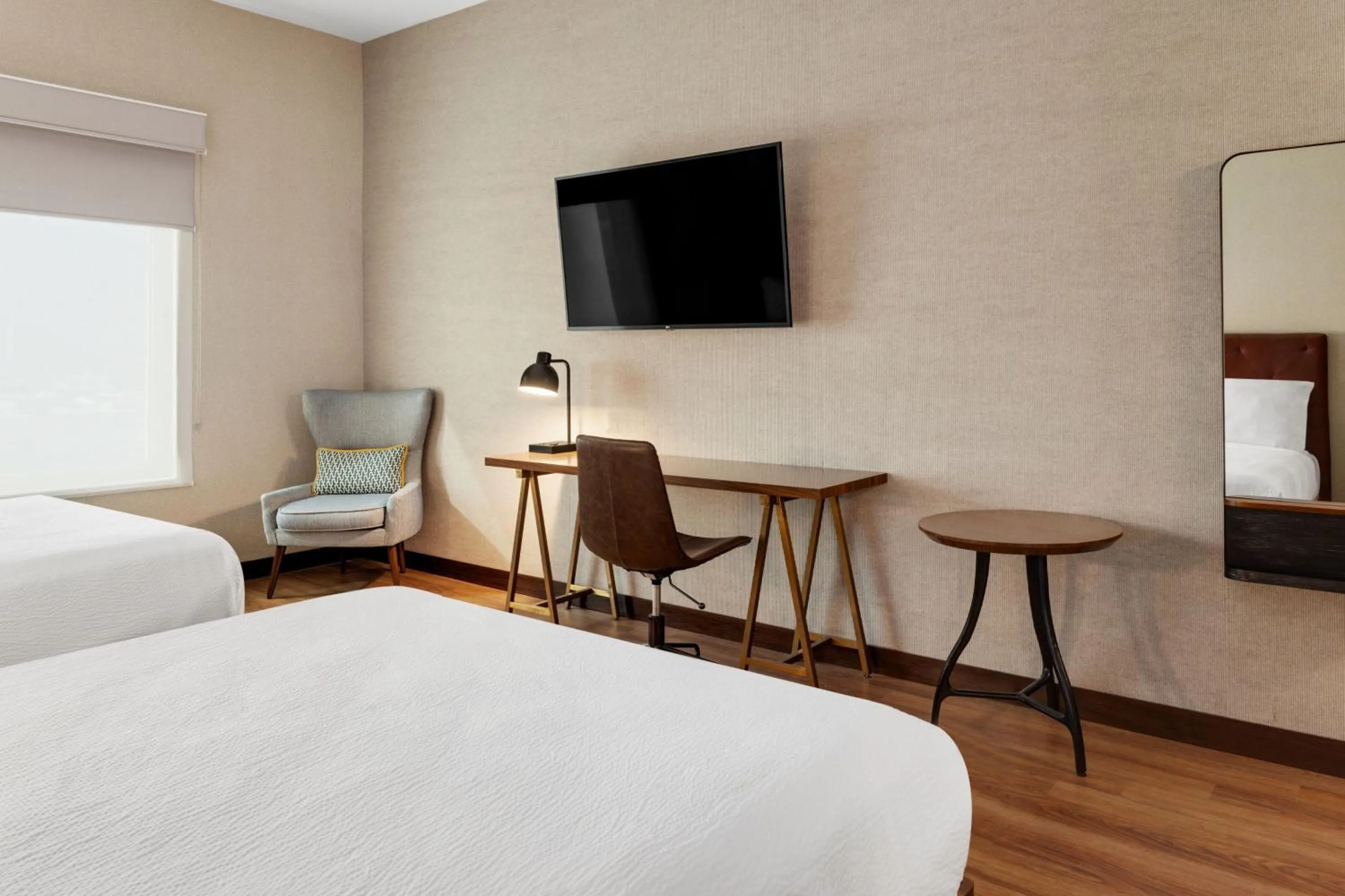 Photo of the whole room, Bed in Four Points by Sheraton Galerias Monterrey