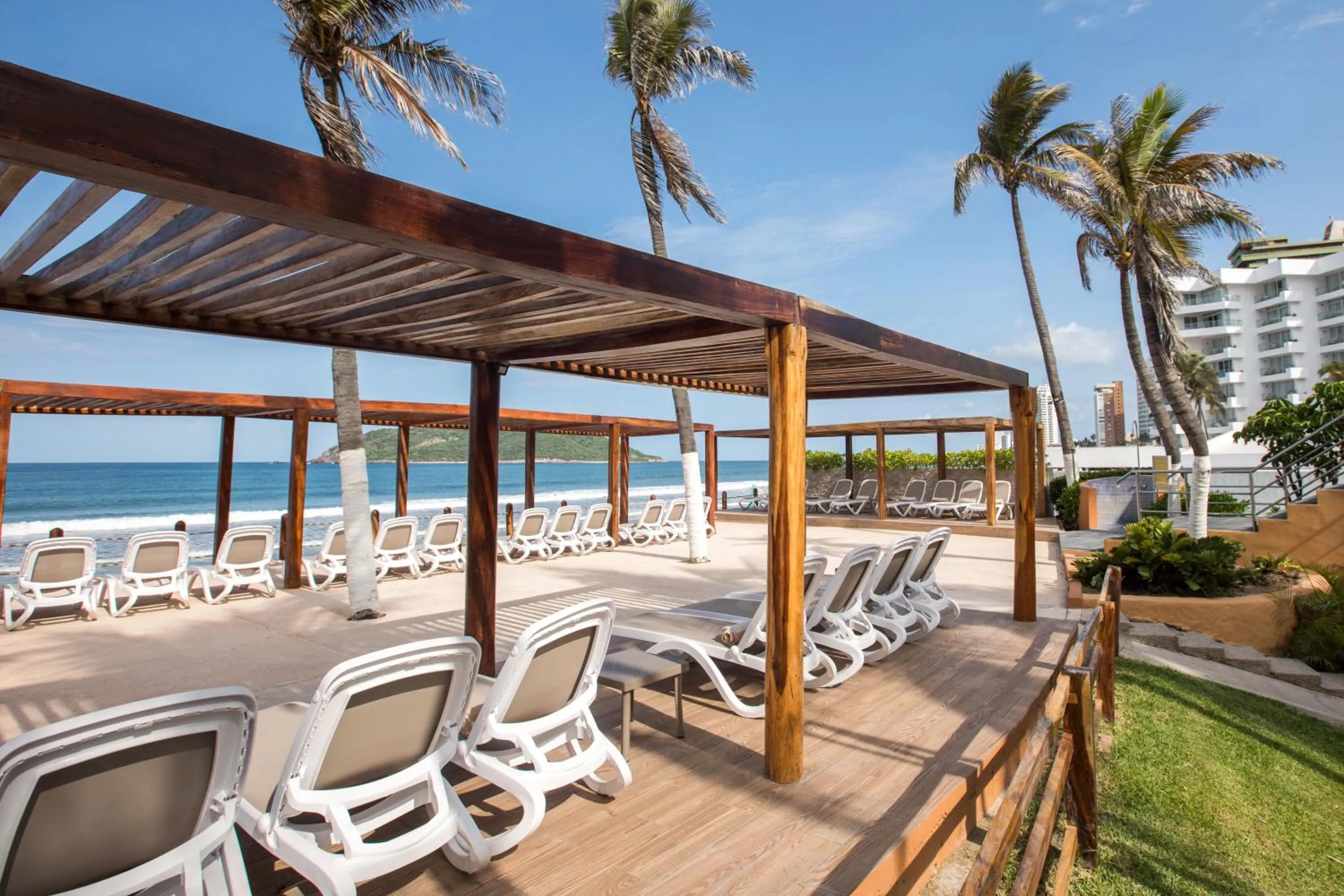 Solarium in Costa de Oro Beach Hotel