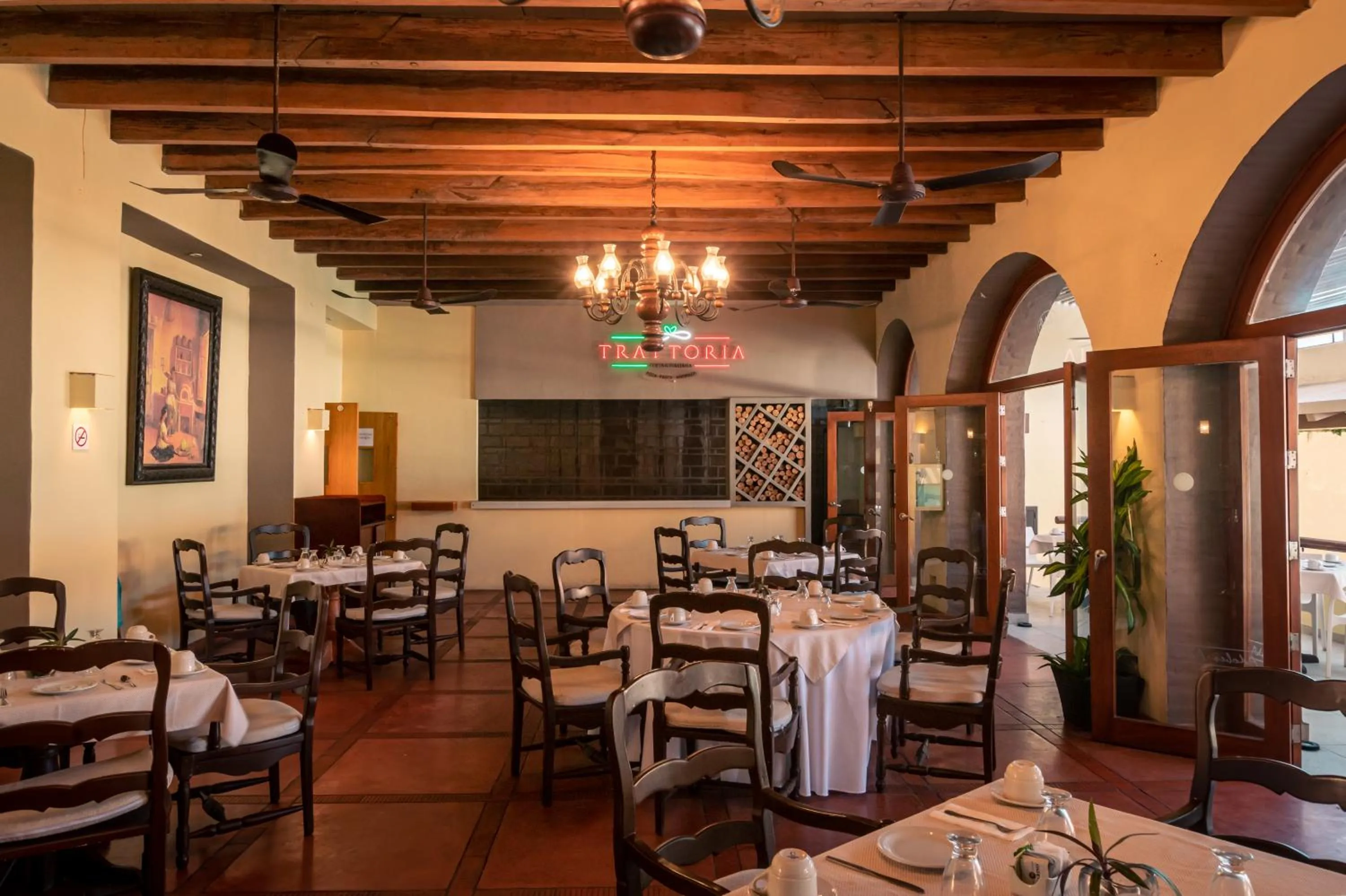 Restaurant/places to eat in Costa de Oro Beach Hotel