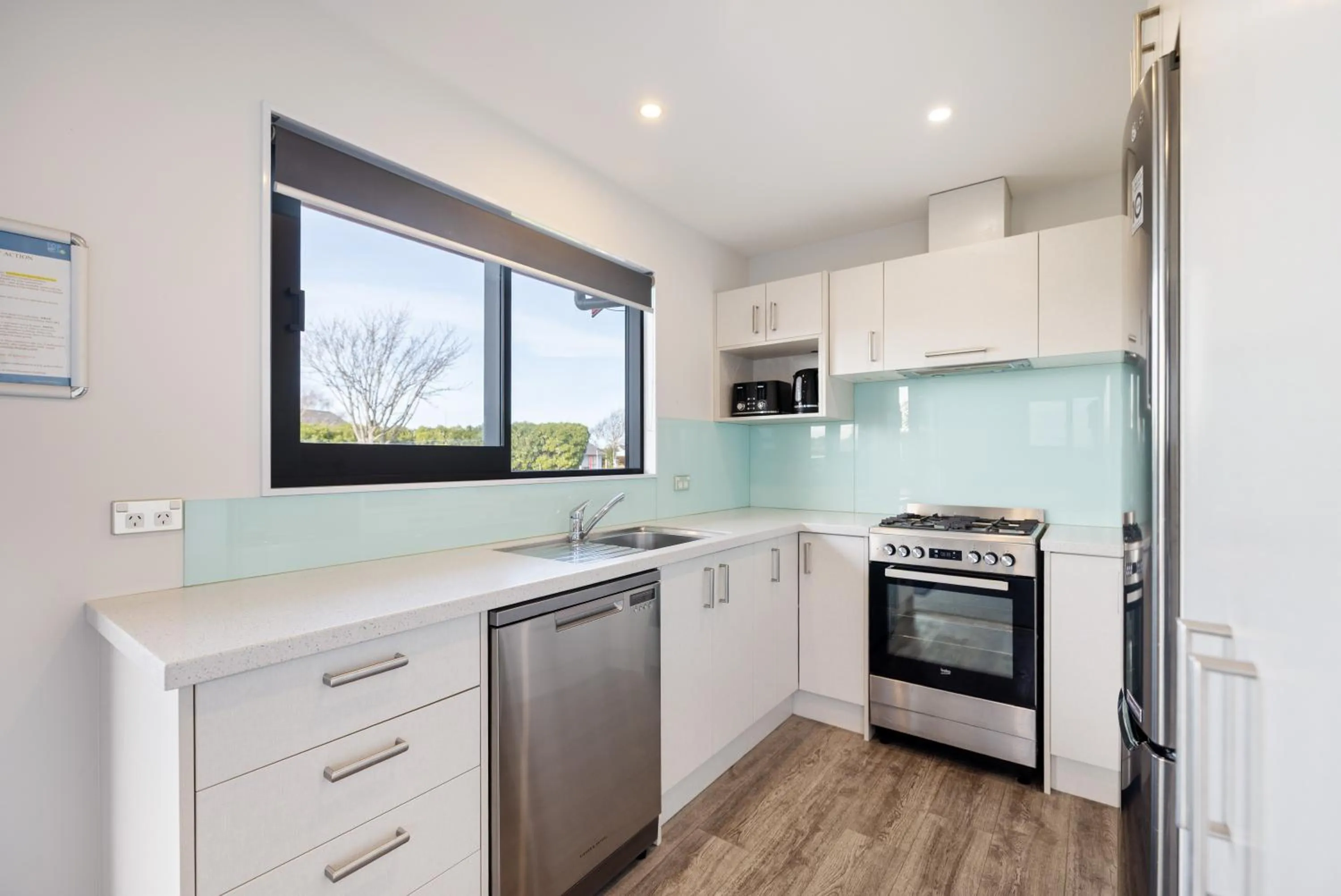 Kitchen or kitchenette in Kaikōura TOP 10 Holiday Park