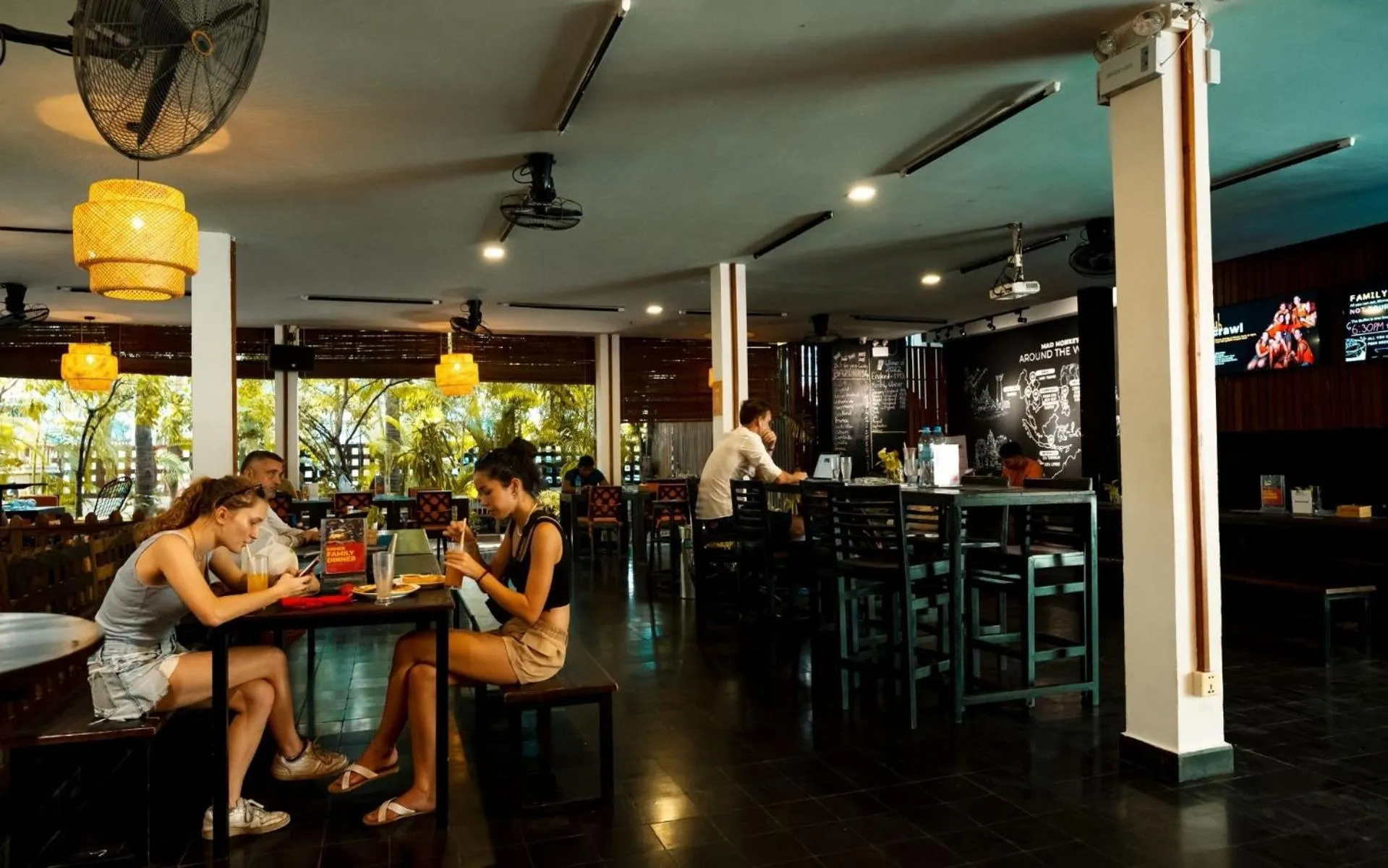 Restaurant/places to eat in Mad Monkey Hostel Phnom Penh