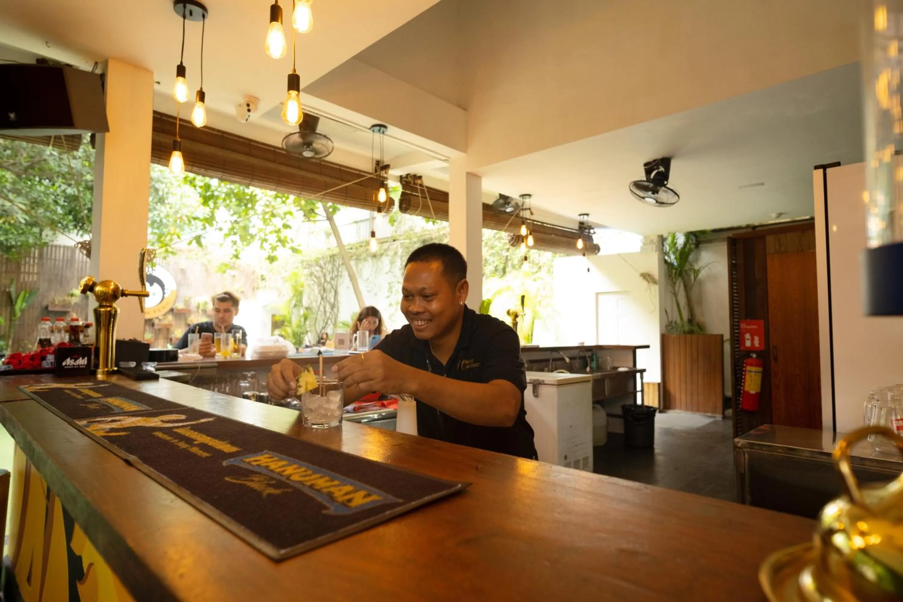 Lounge or bar in Mad Monkey Hostel Phnom Penh