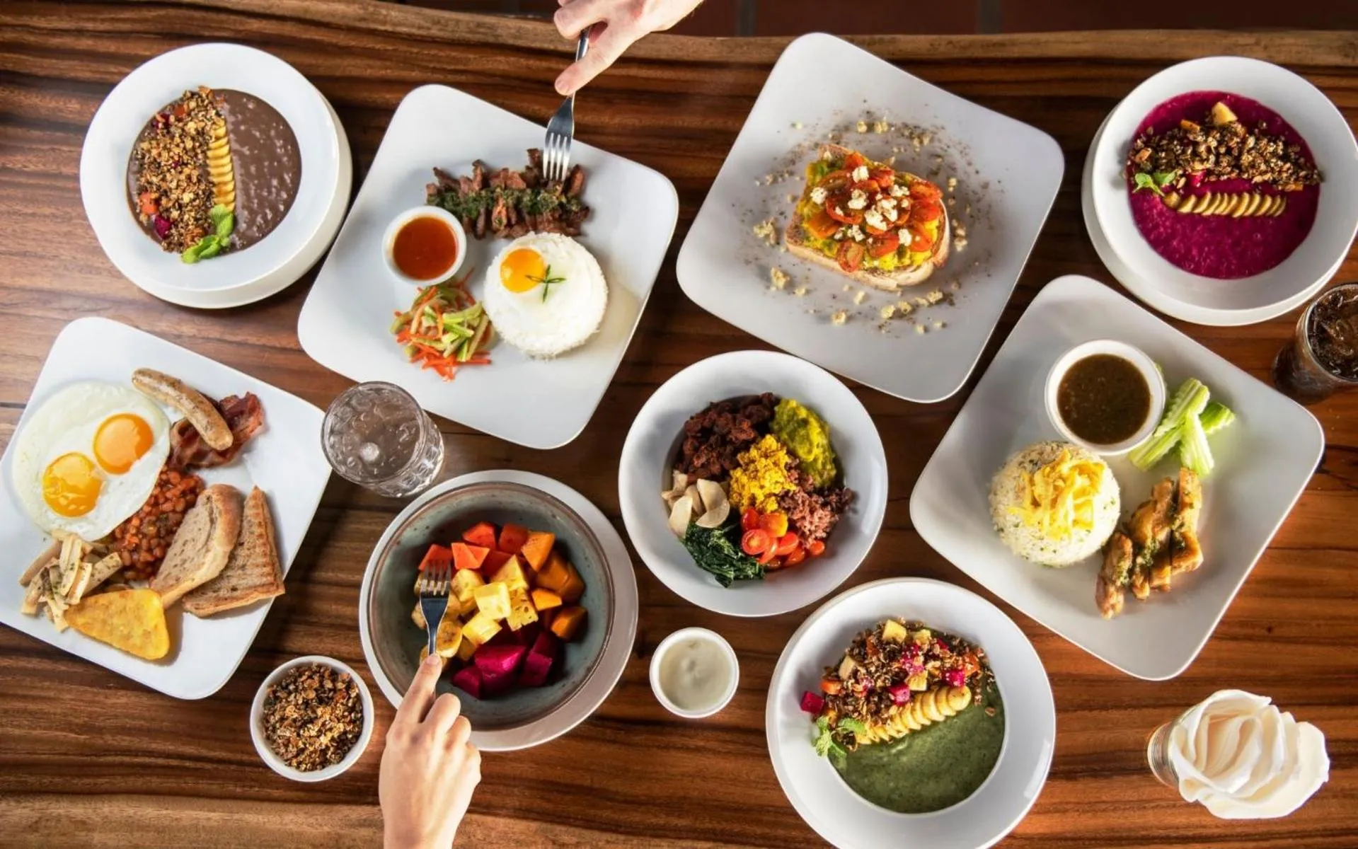 Food and drinks in Mad Monkey Hostel Phnom Penh