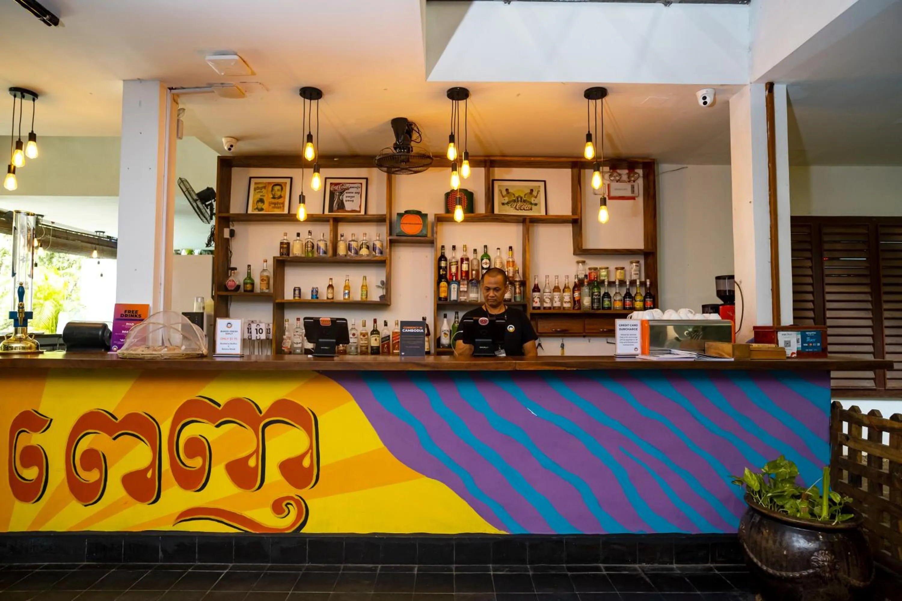 Lounge or bar in Mad Monkey Hostel Phnom Penh