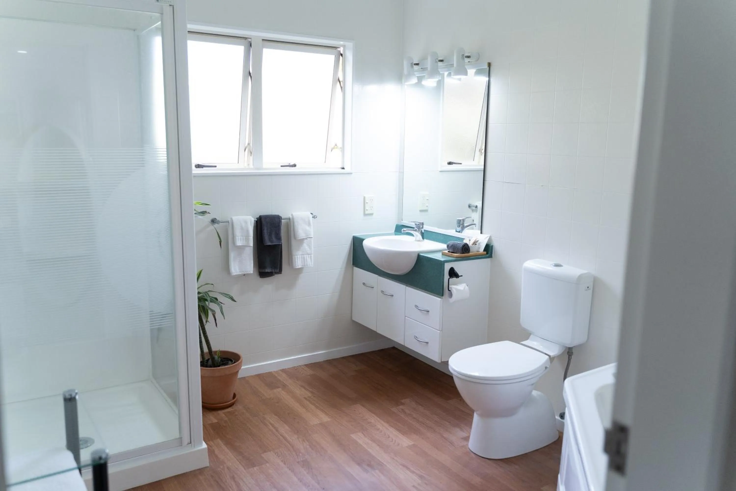 Pacific Coast Motor Lodge