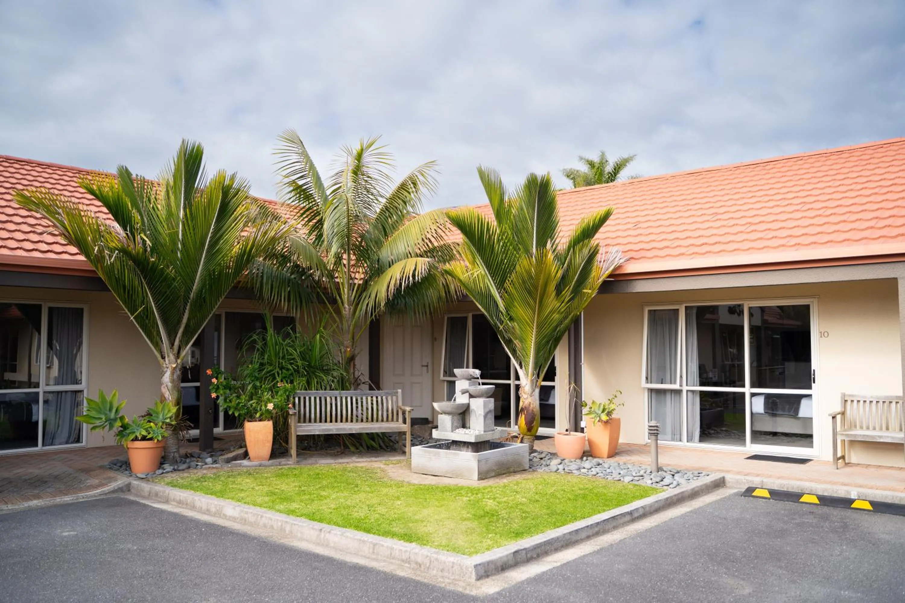 Pacific Coast Motor Lodge