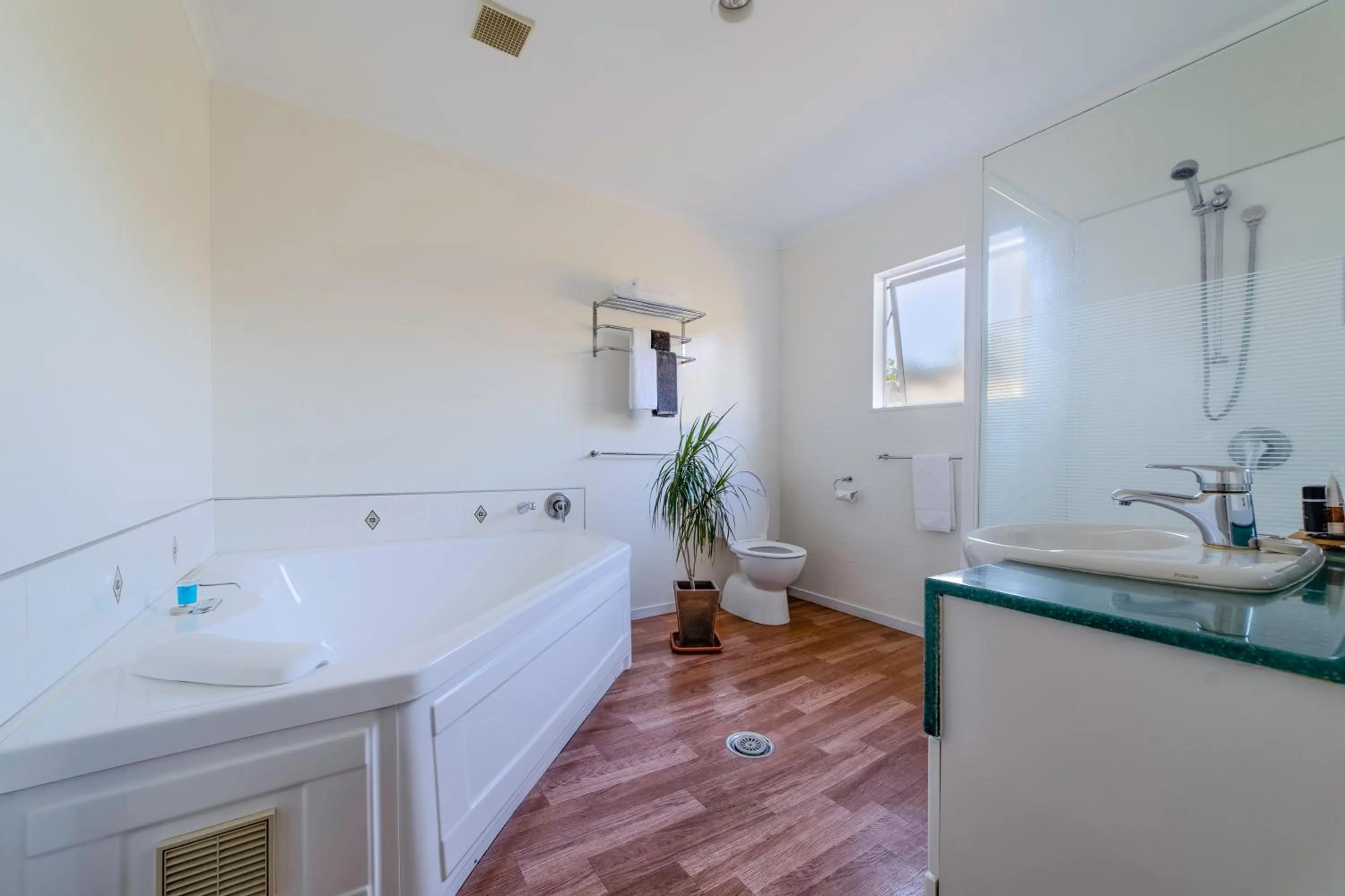 Bathroom in Pacific Coast Motor Lodge