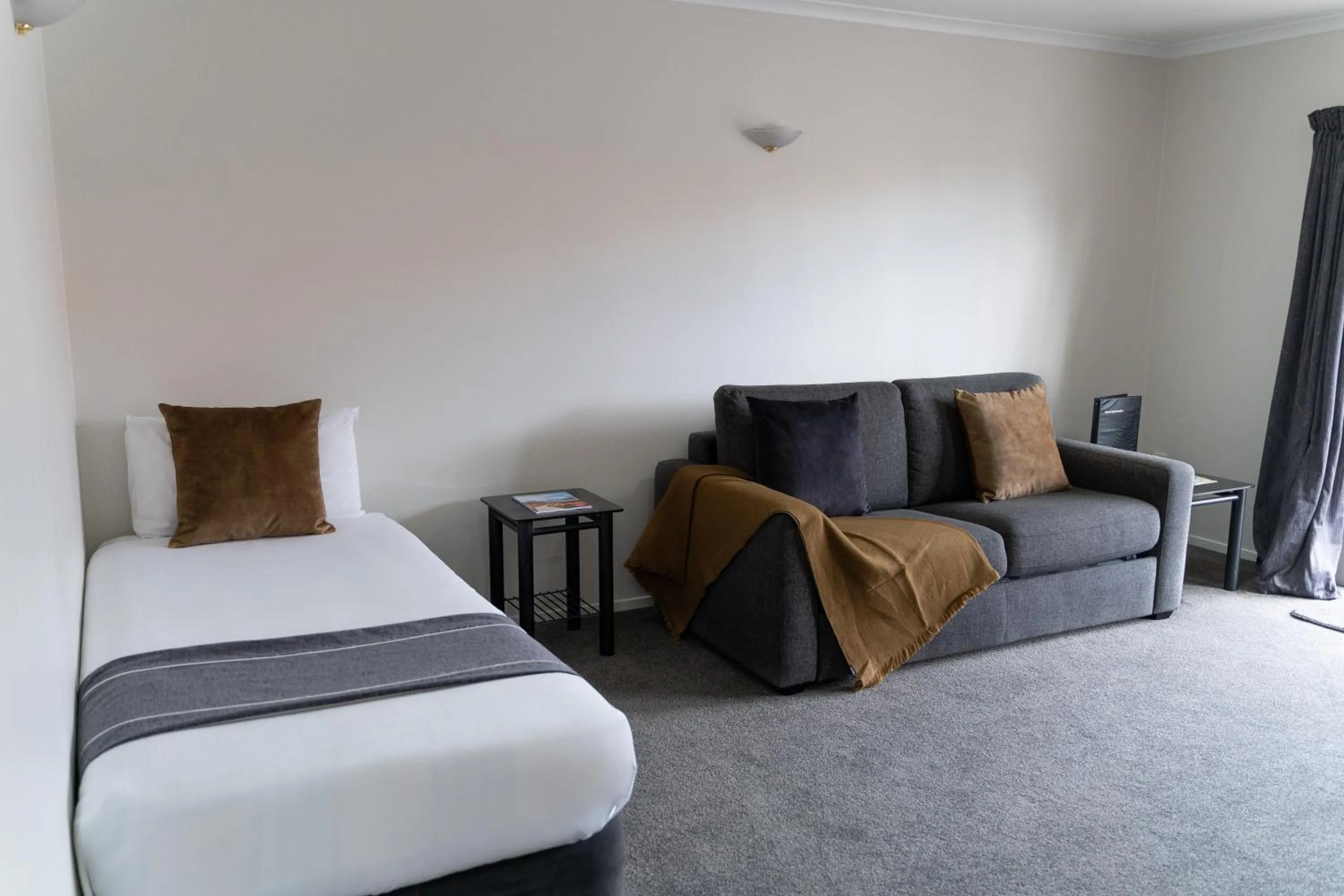 Bed in Pacific Coast Motor Lodge