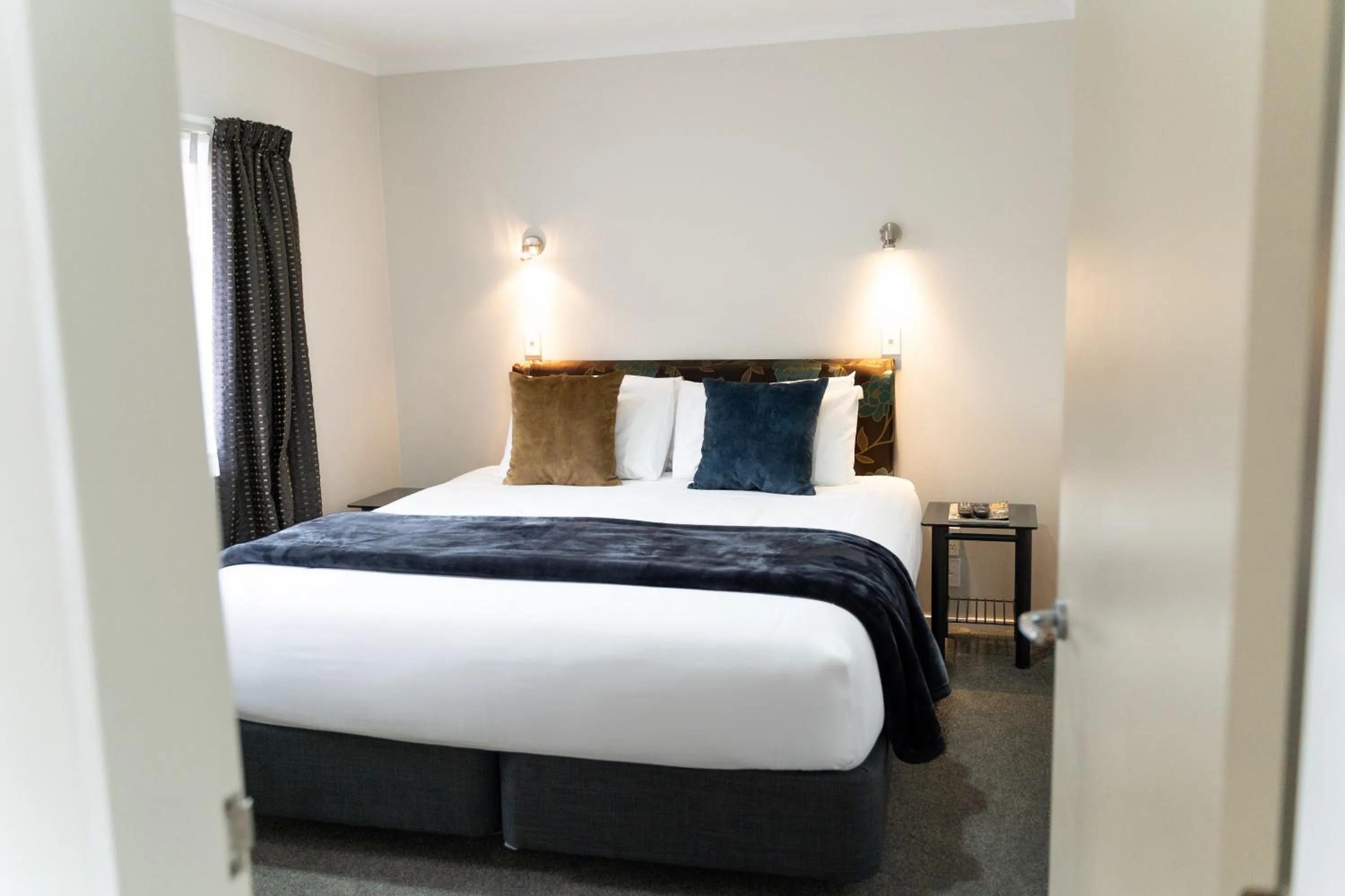 Bed in Pacific Coast Motor Lodge