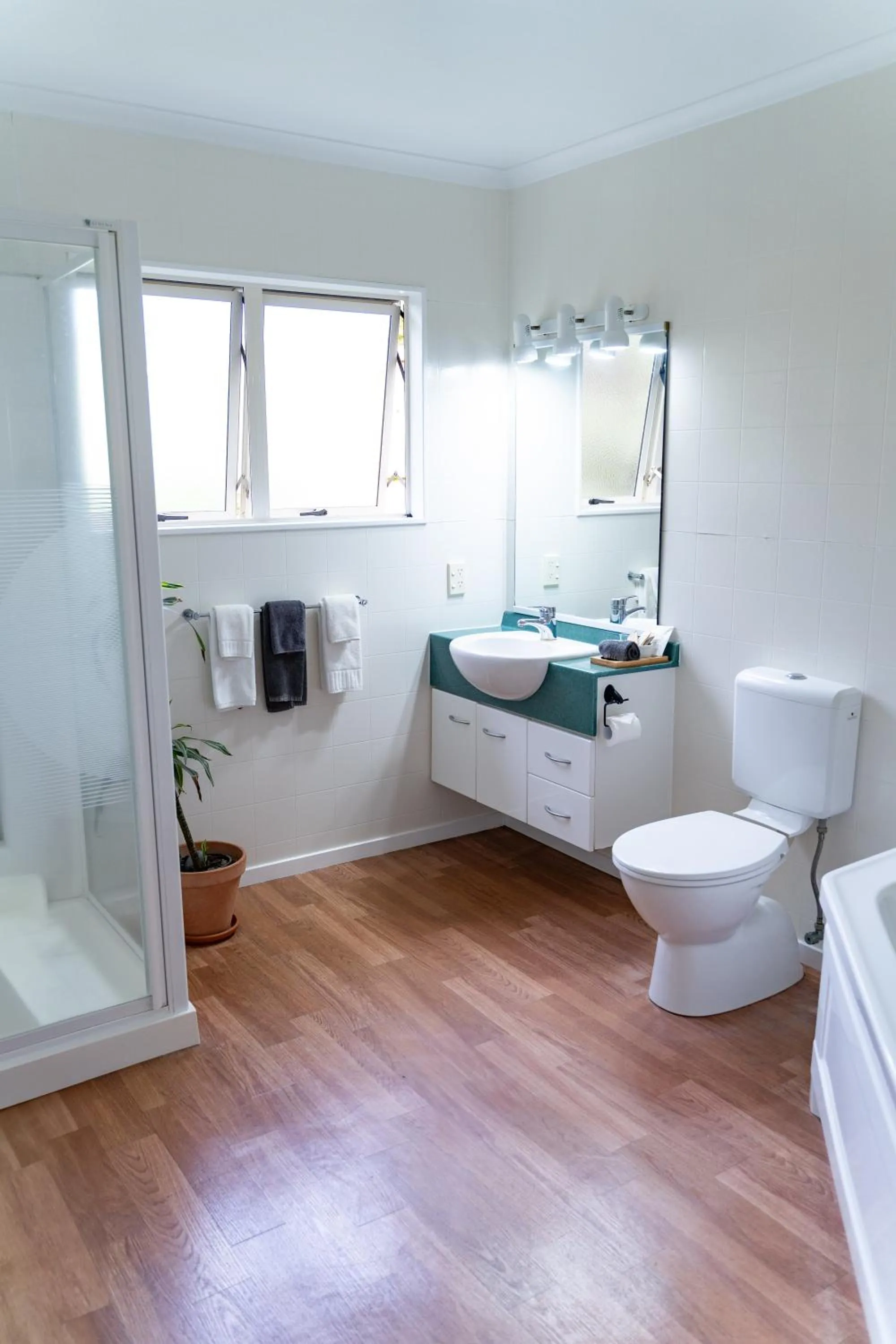 Pacific Coast Motor Lodge