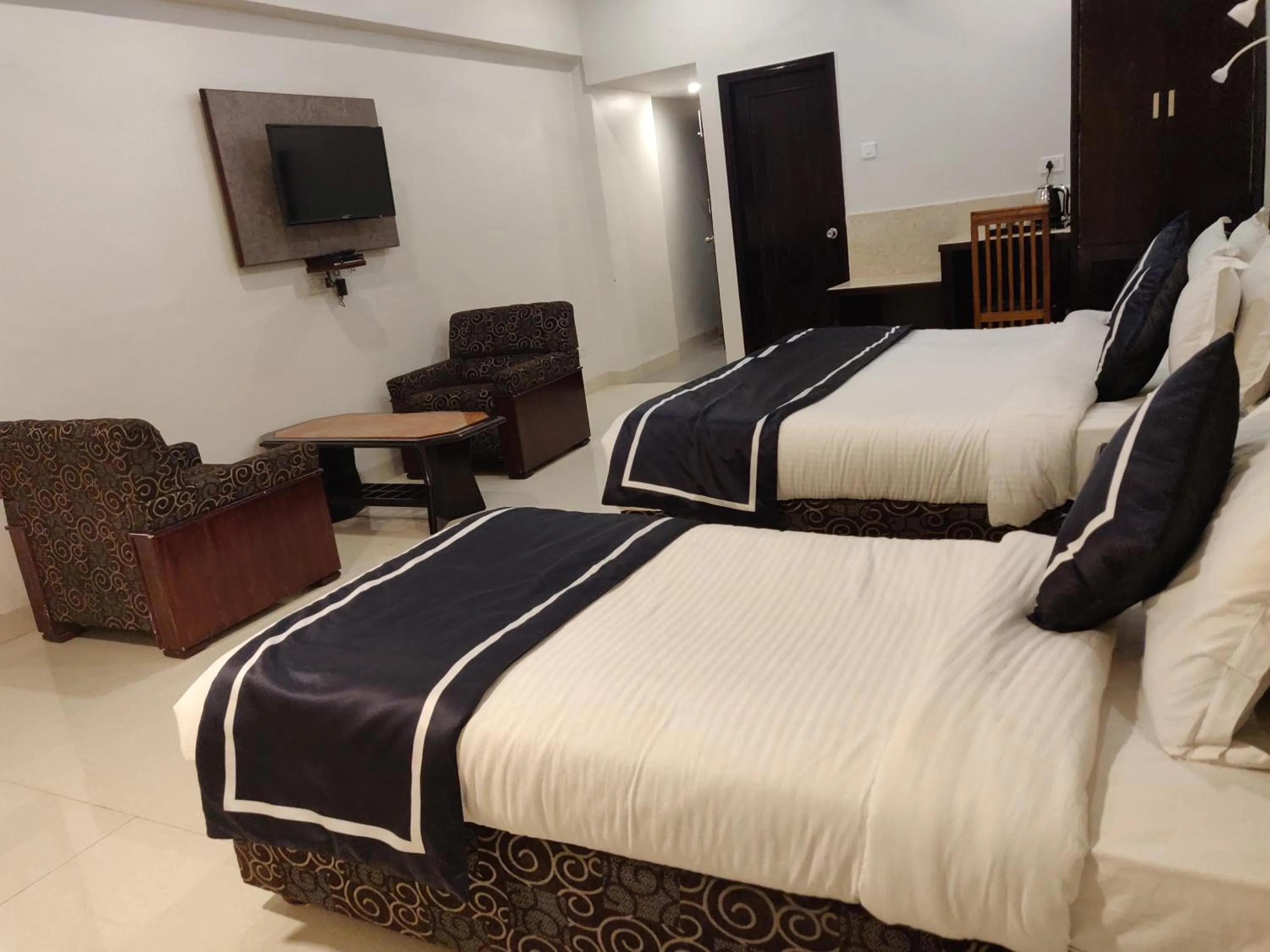 Photo of the whole room, Bed in Chandra Inn