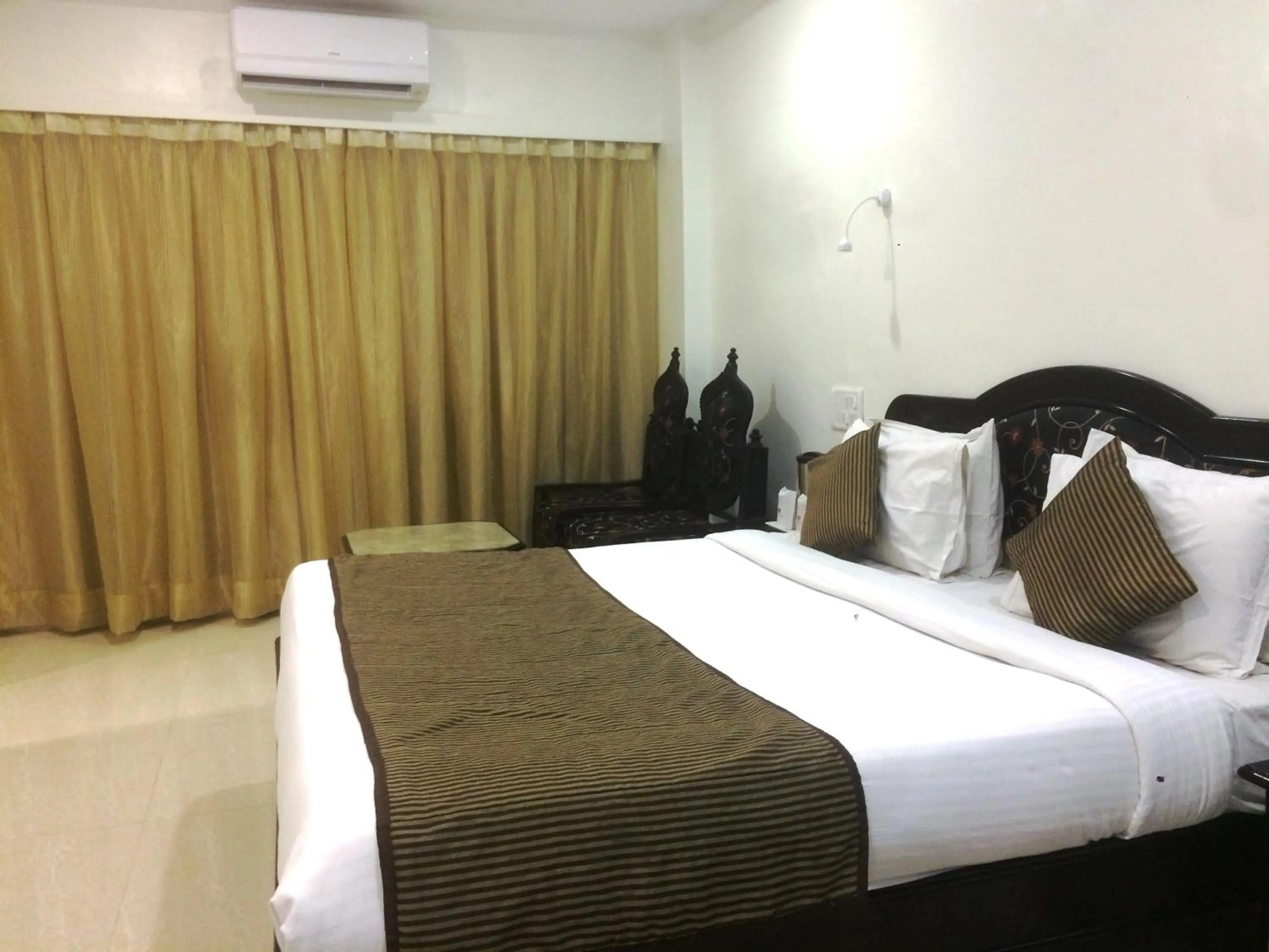 Bedroom, Bed in Chandra Inn