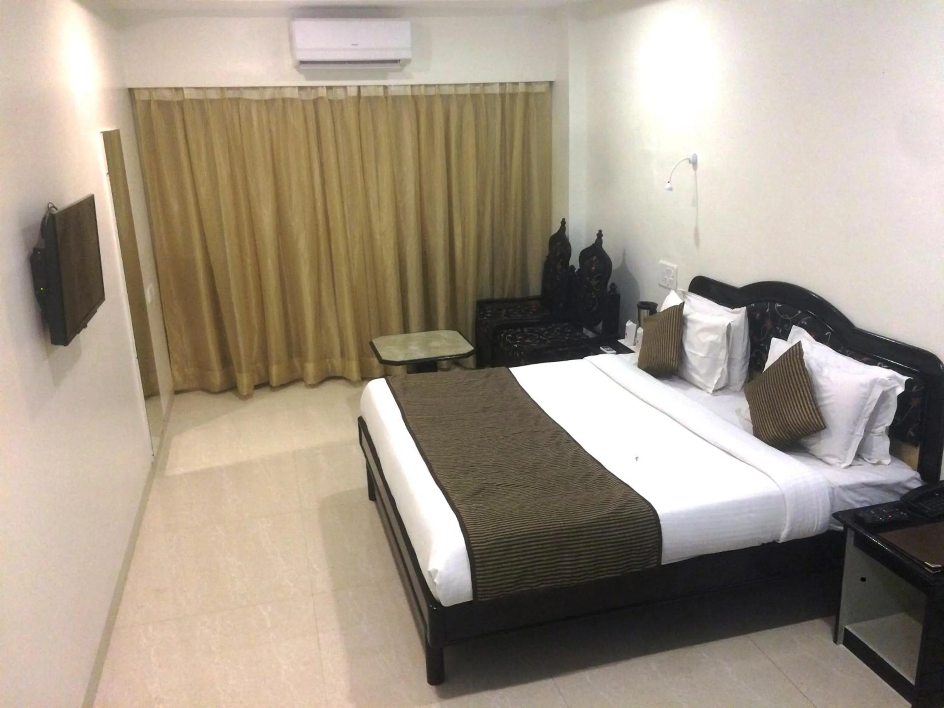 Bedroom, Bed in Chandra Inn