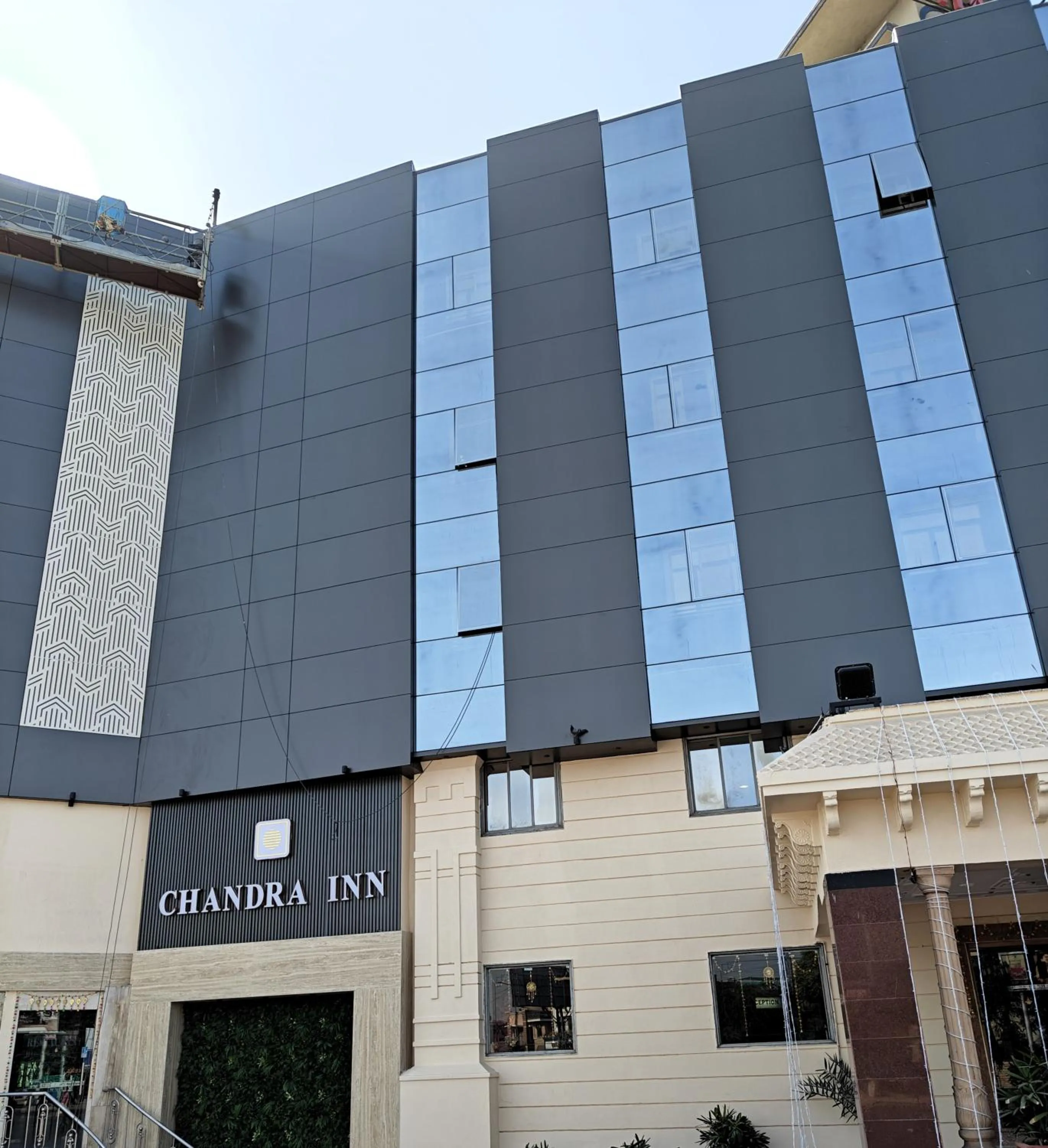 Facade/entrance in Chandra Inn