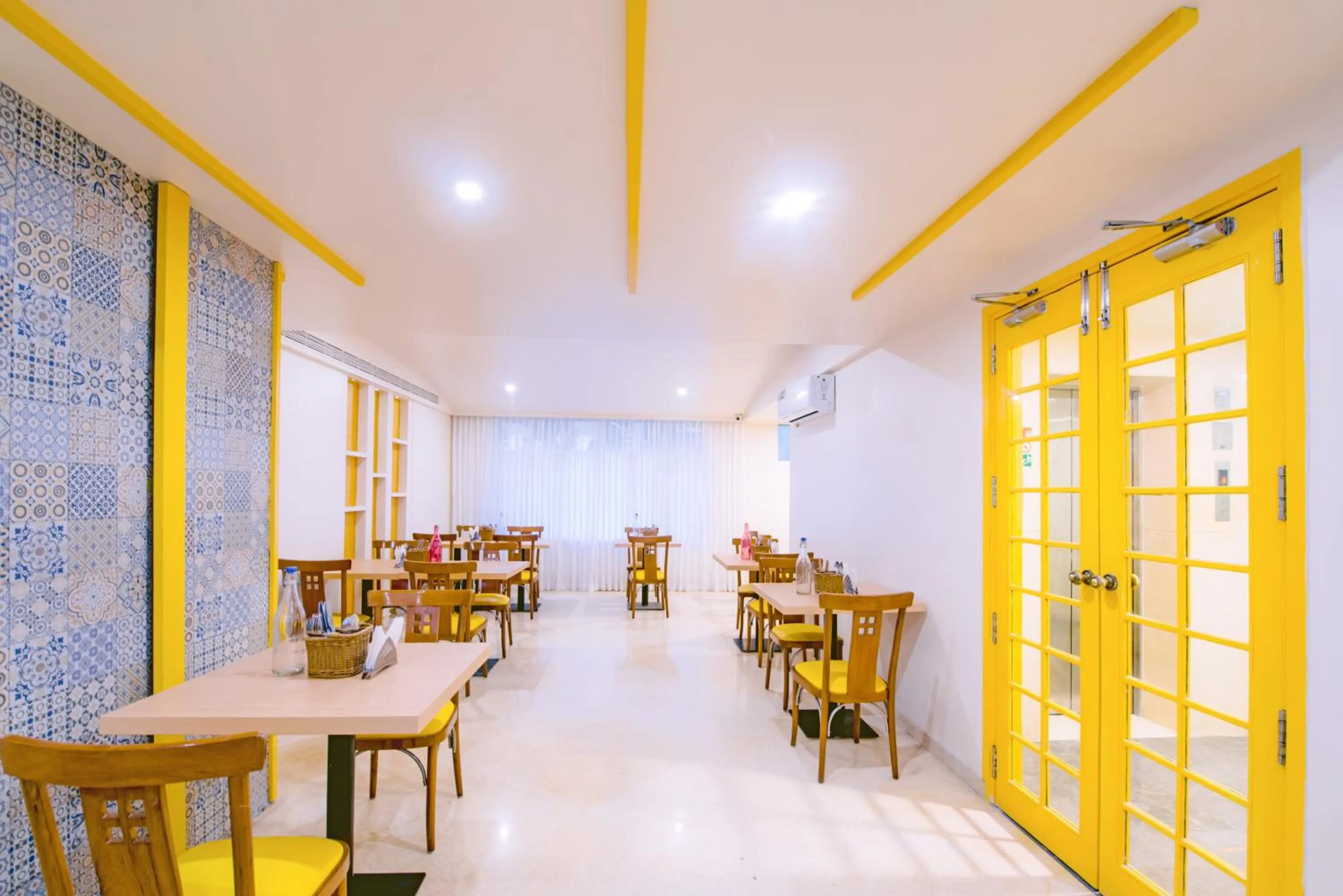 Restaurant/places to eat in Bloom Hotel - Indiranagar
