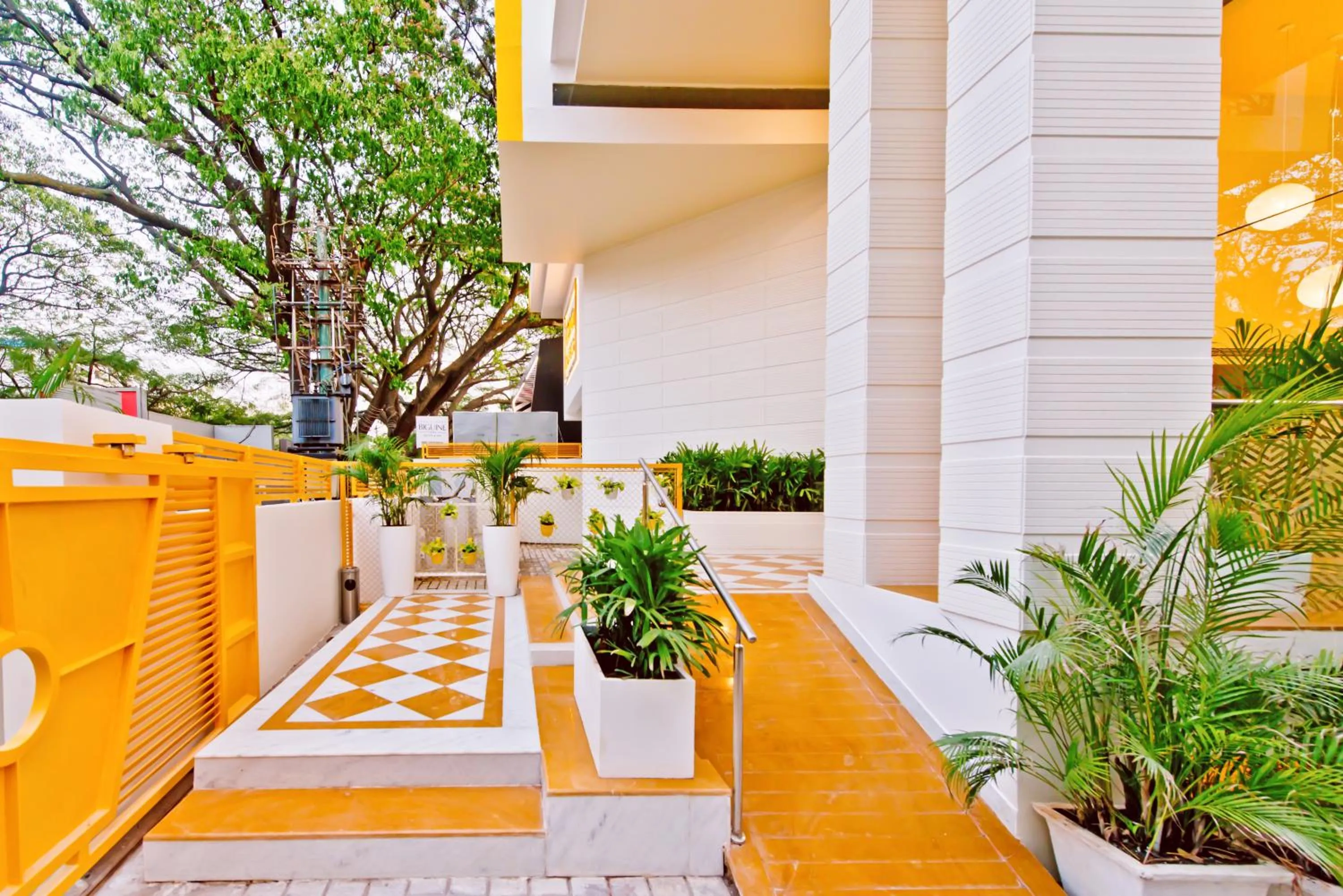 Facade/entrance in Bloom Hotel - Indiranagar