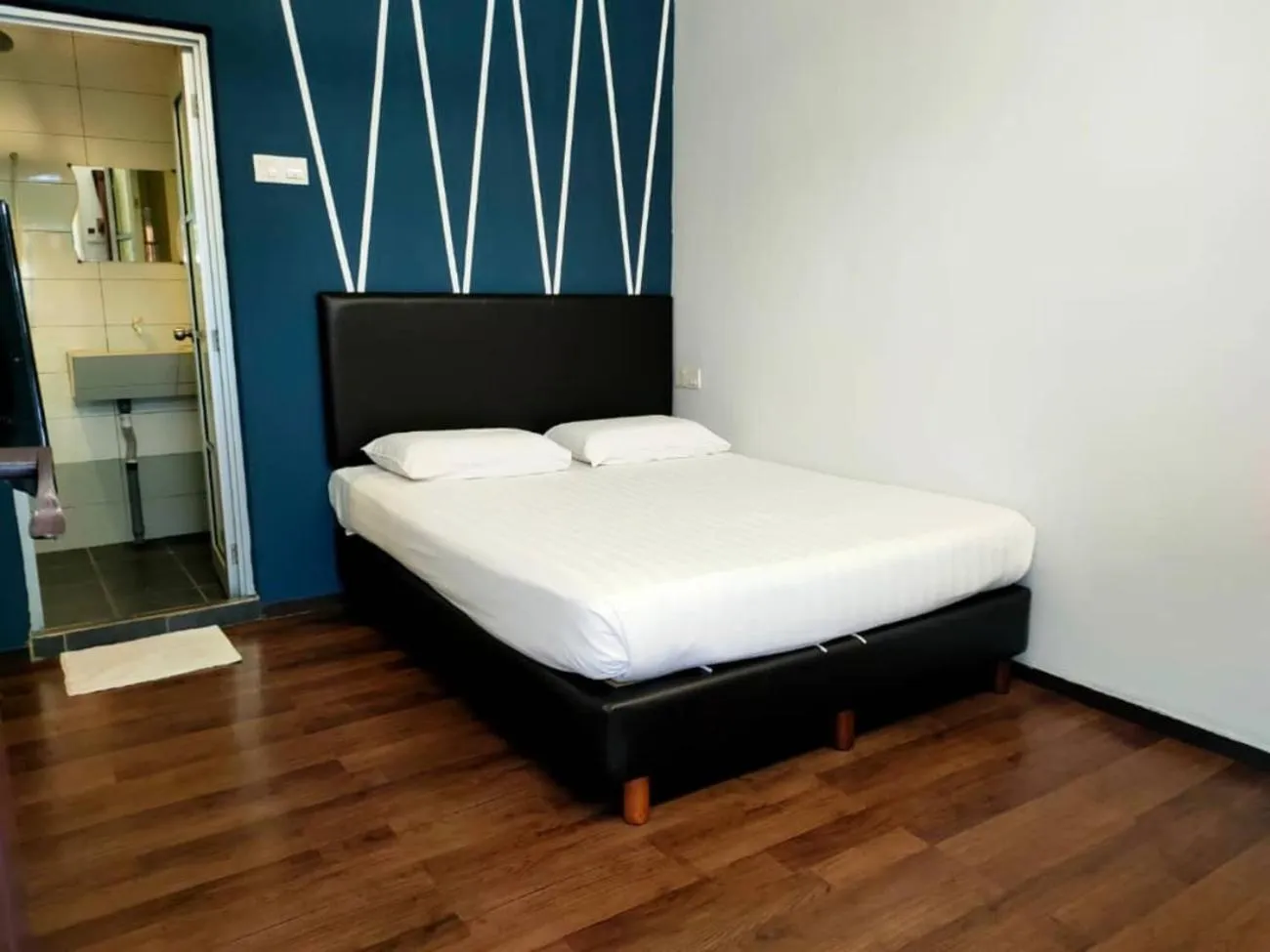 Bathroom, Bed in Sea Lion Pulau Ketam Bungalow Homestay