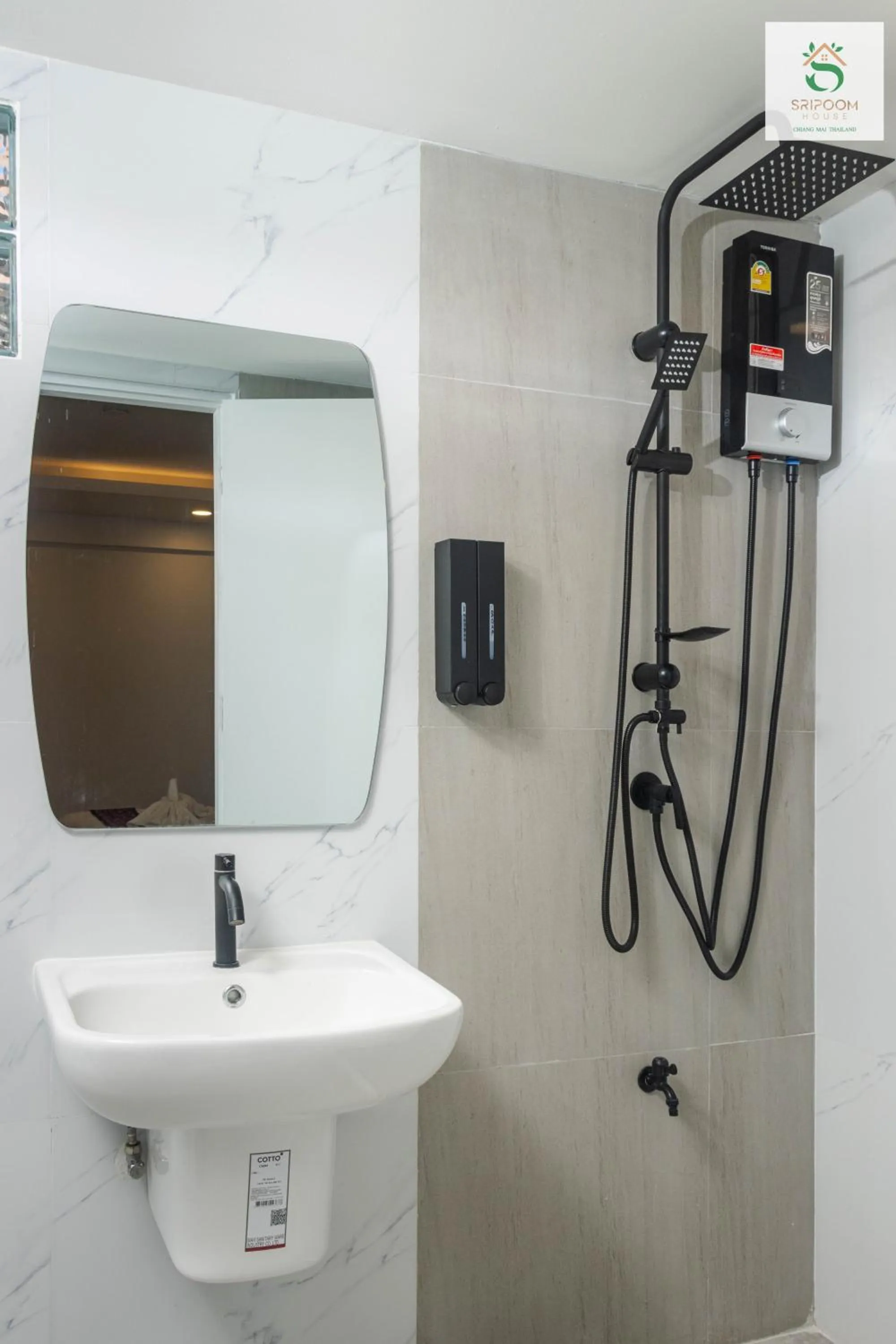 Bathroom in Sripoom House 1