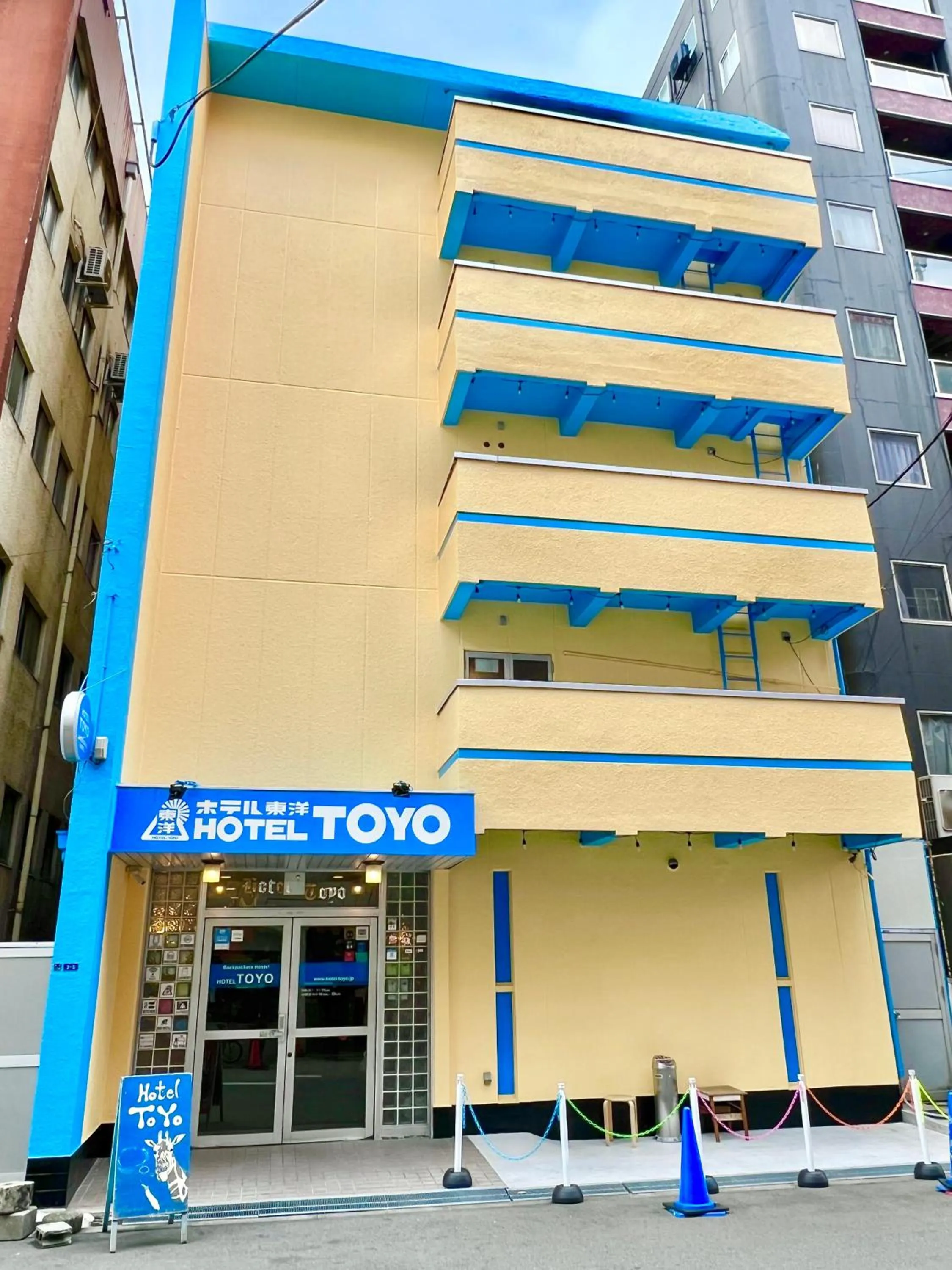 Property building in Backpackers Hotel Toyo
