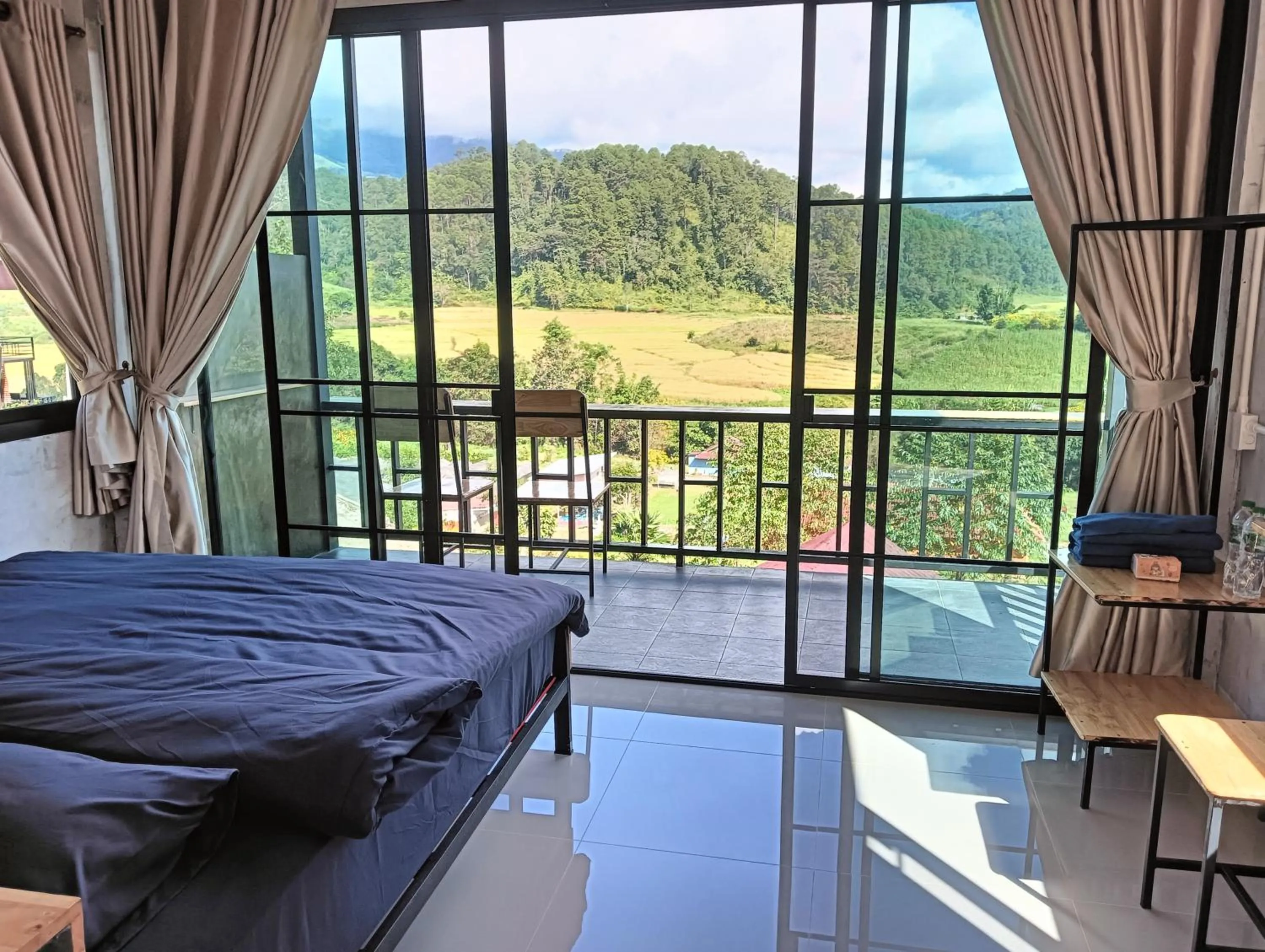 Photo of the whole room, Bed in Mong Homestay Resort