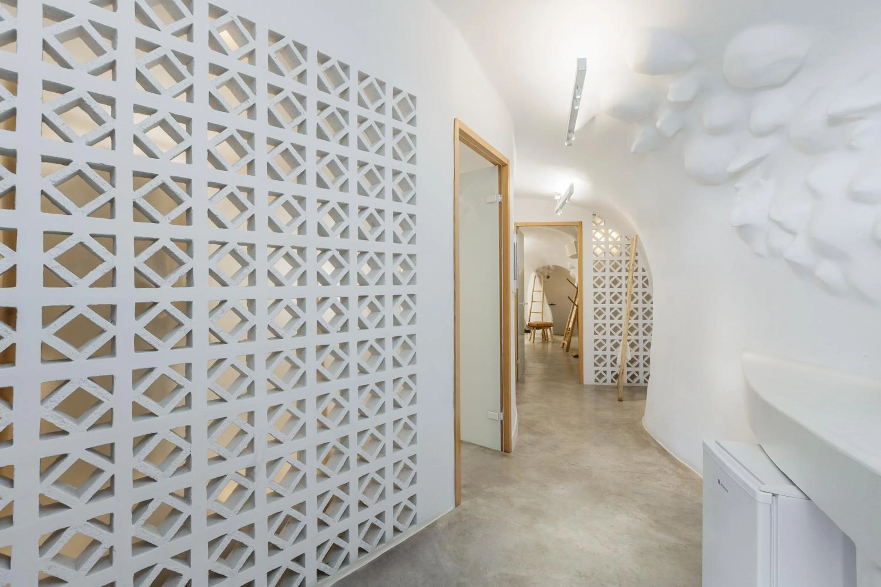 Theano Cave Suites & Villas