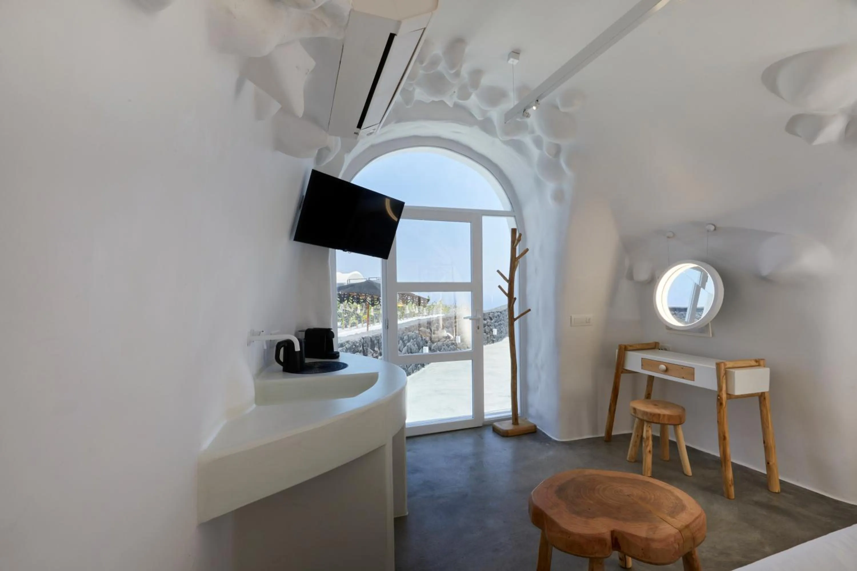 Theano Cave Suites & Villas