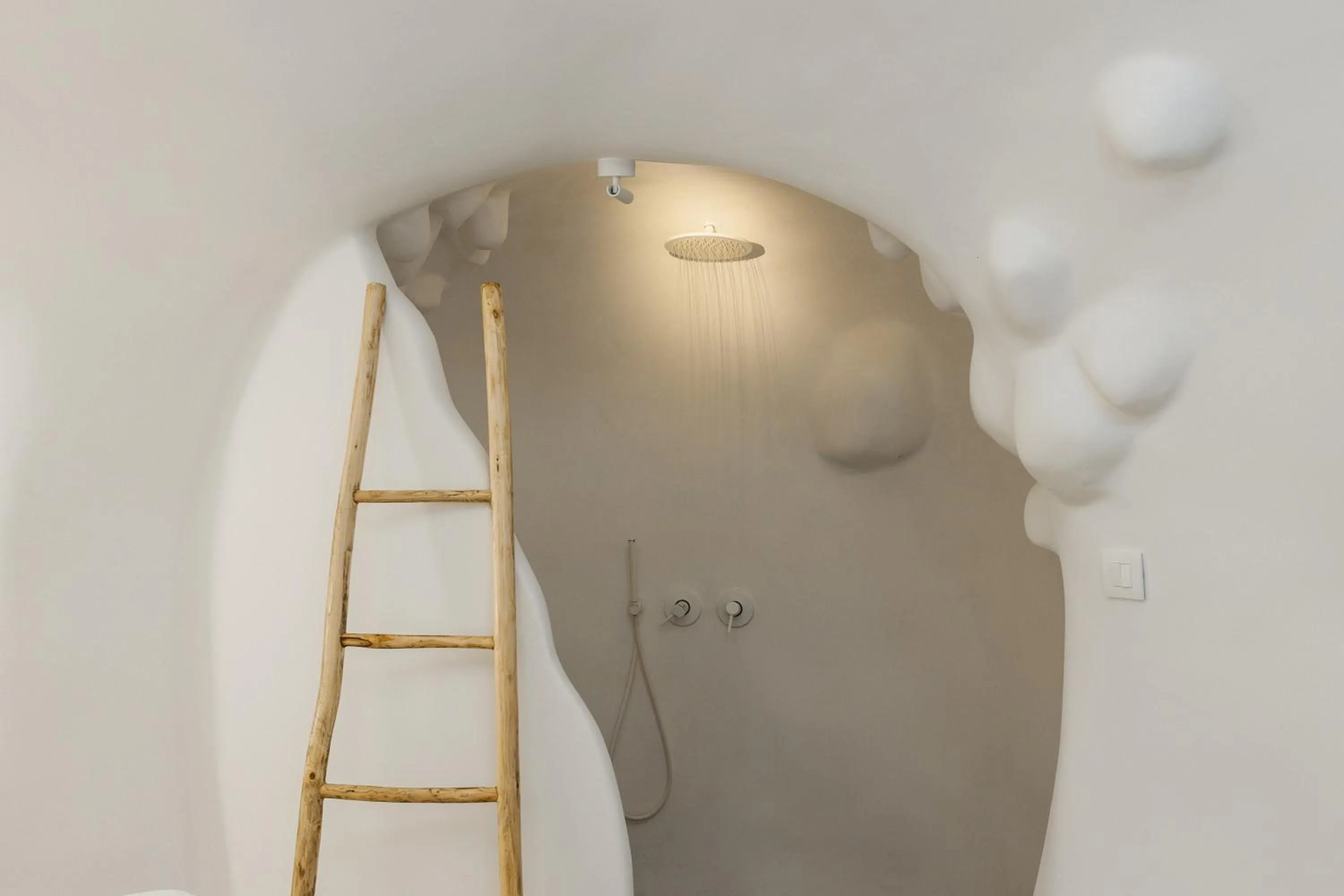 Theano Cave Suites & Villas