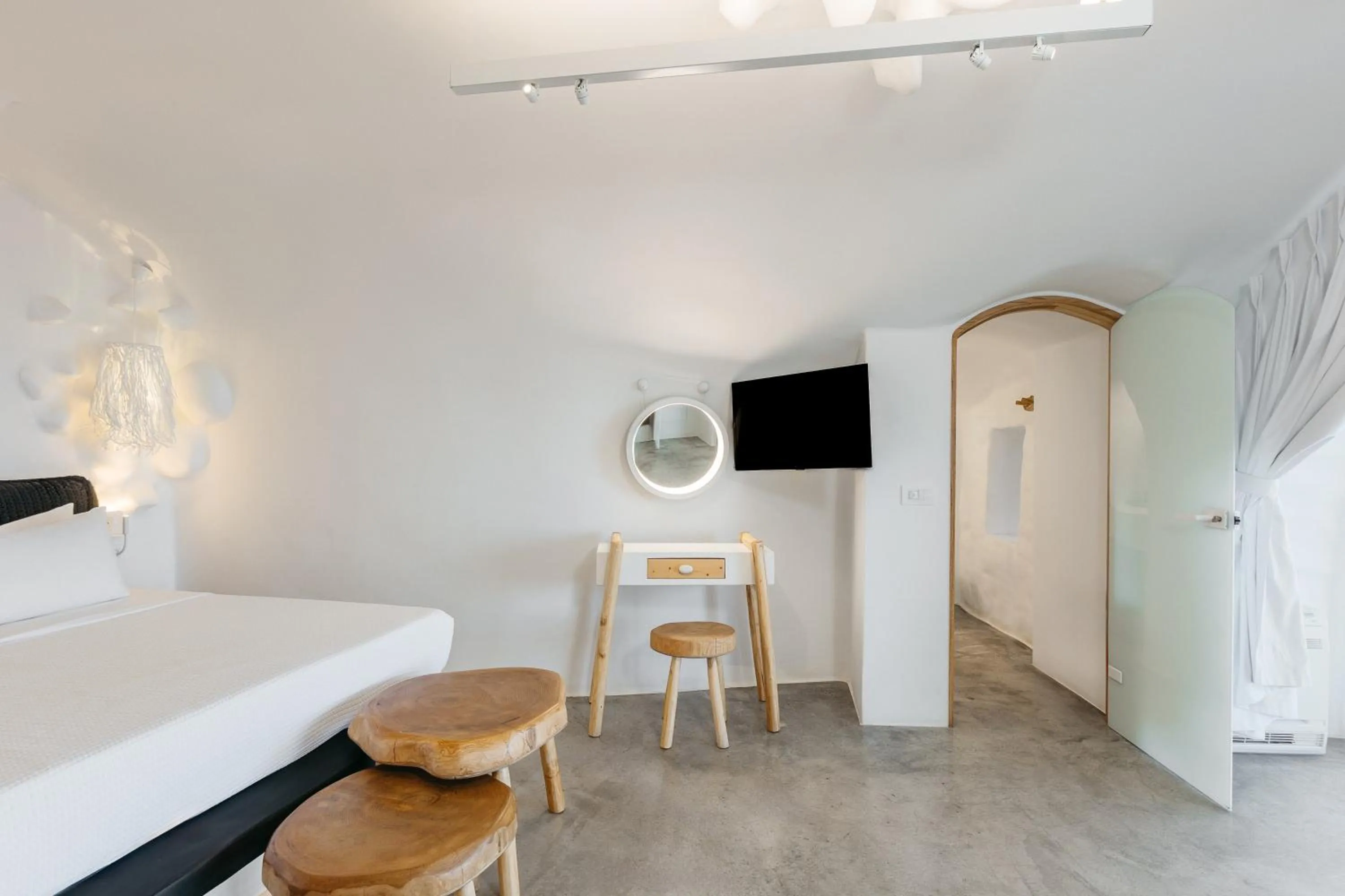 Bed in Theano Cave Suites & Villas