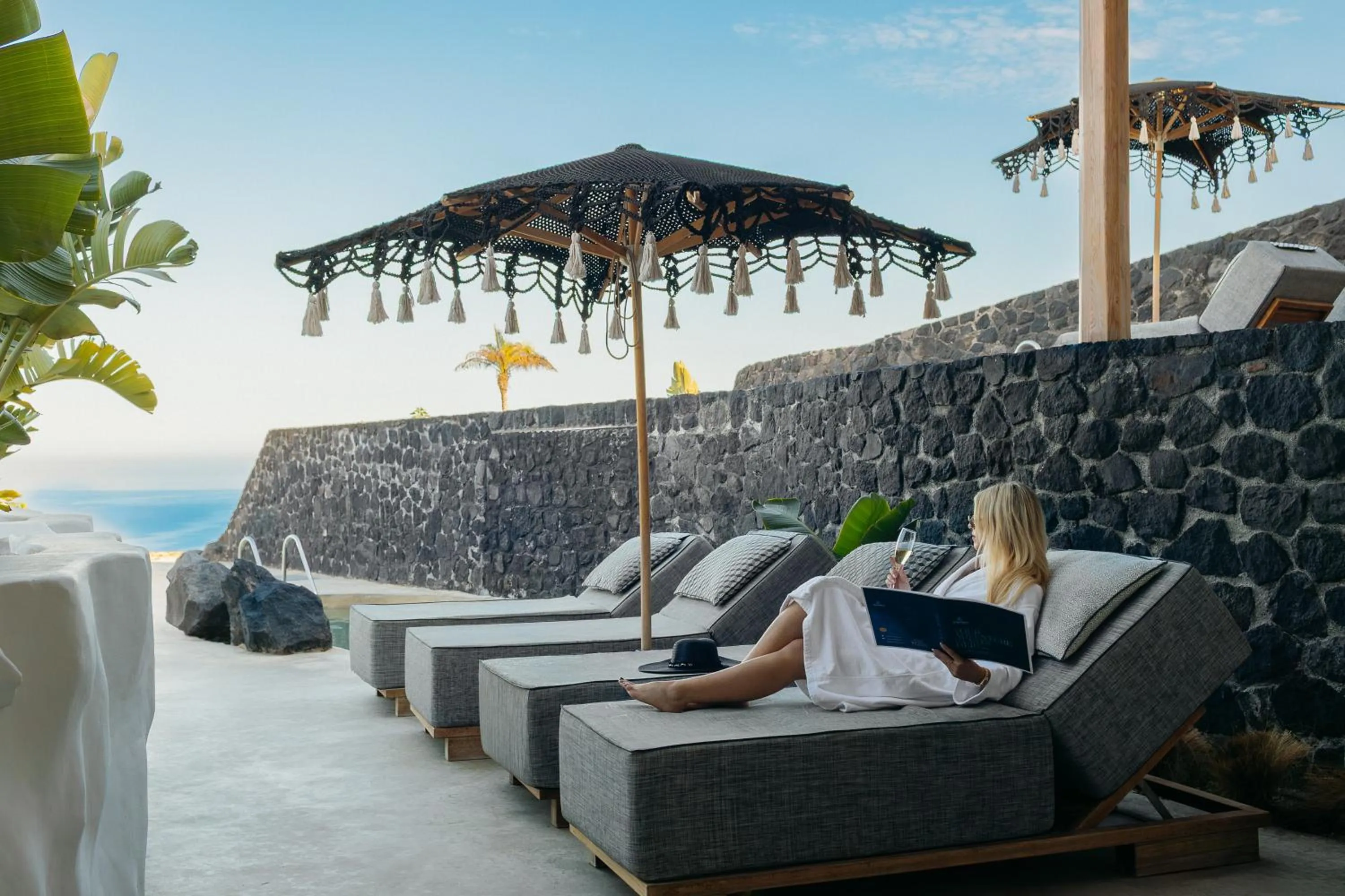 Theano Cave Suites & Villas