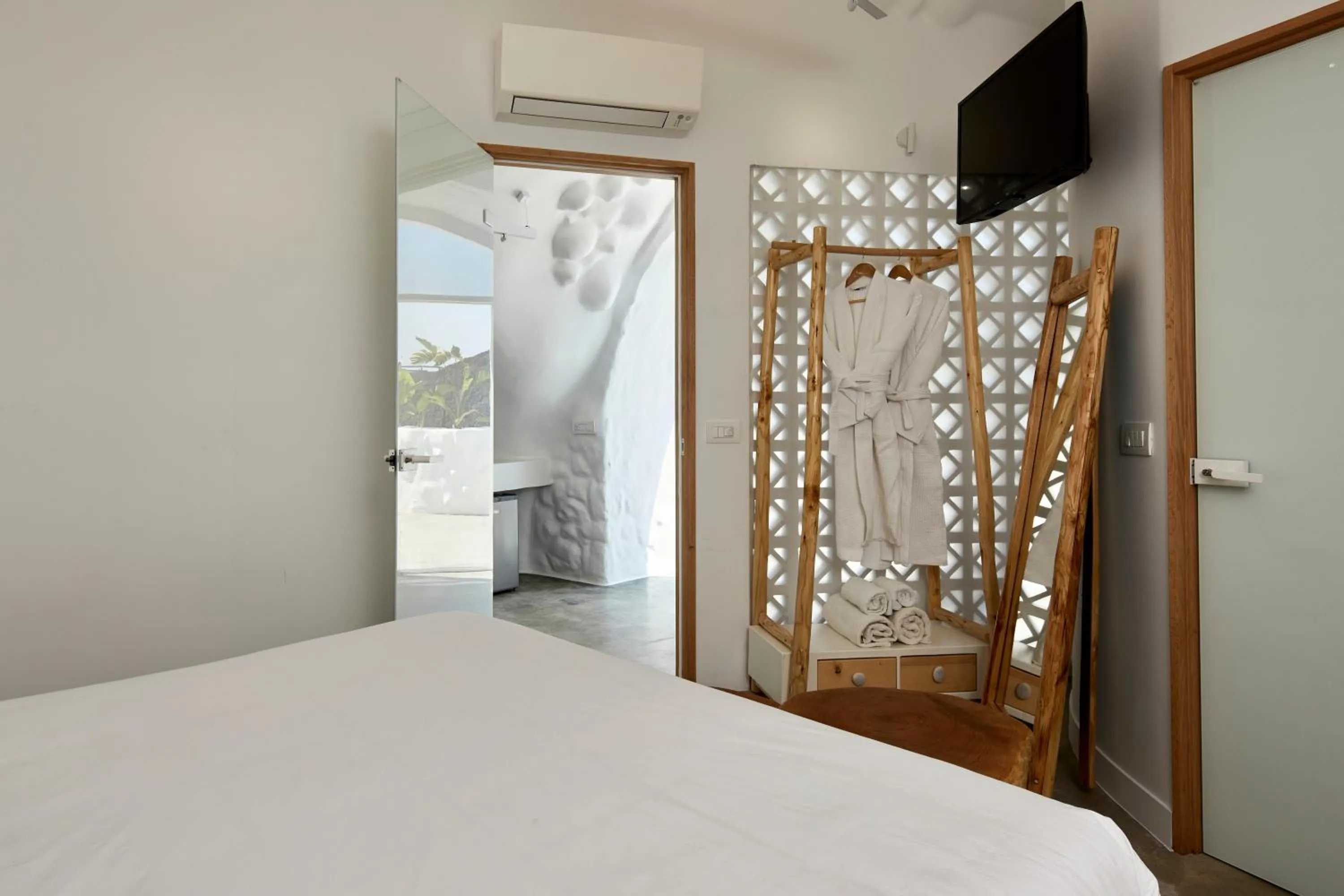 Bed in Theano Cave Suites & Villas