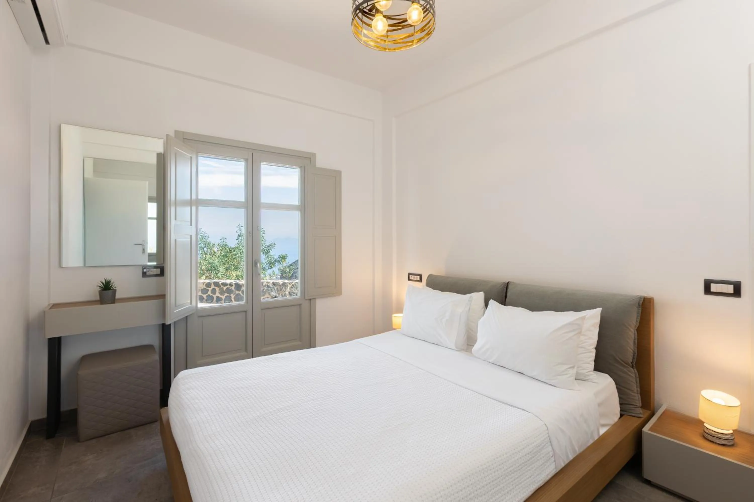 Bed in Theano Cave Suites & Villas