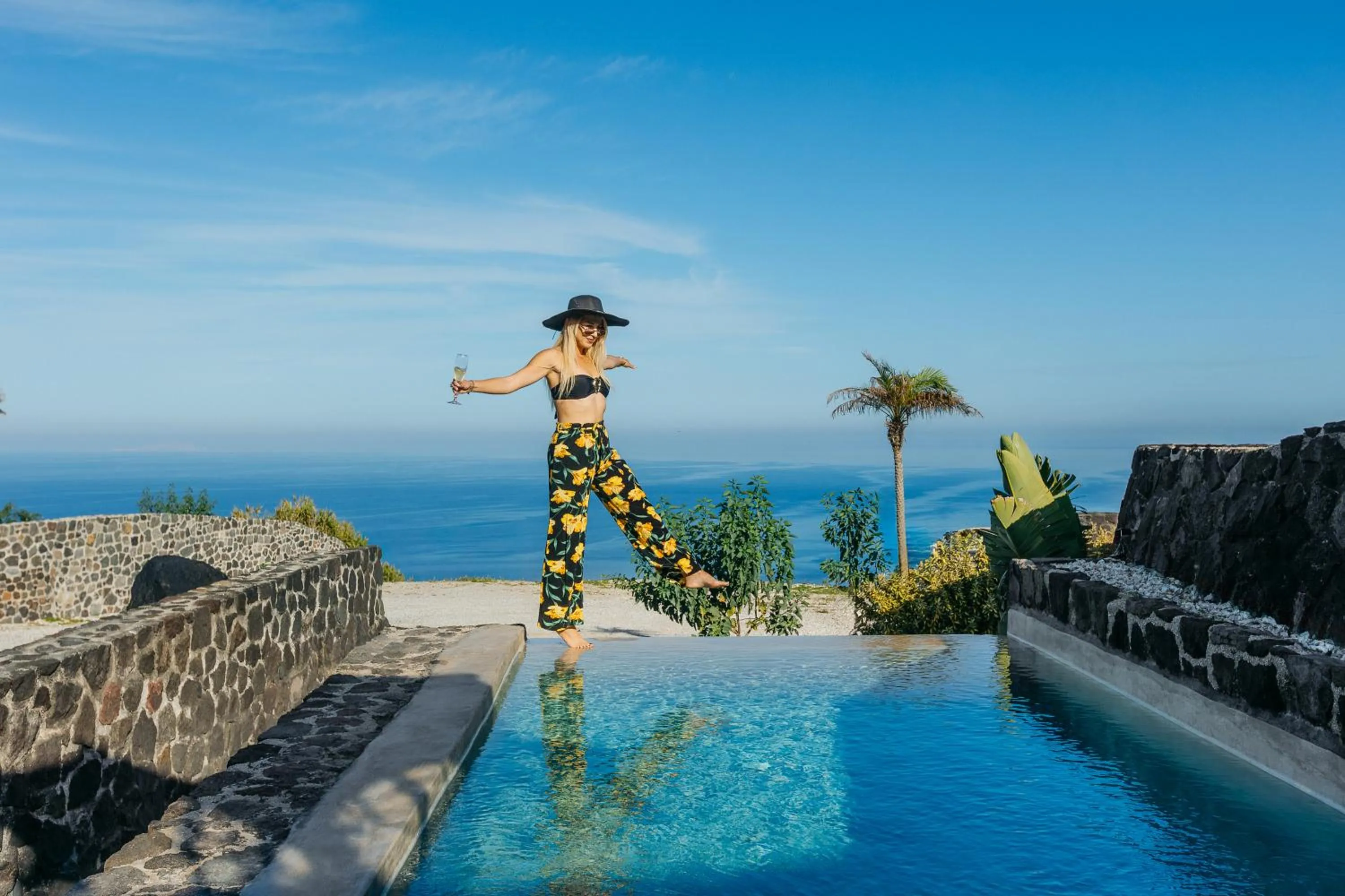 Theano Cave Suites & Villas