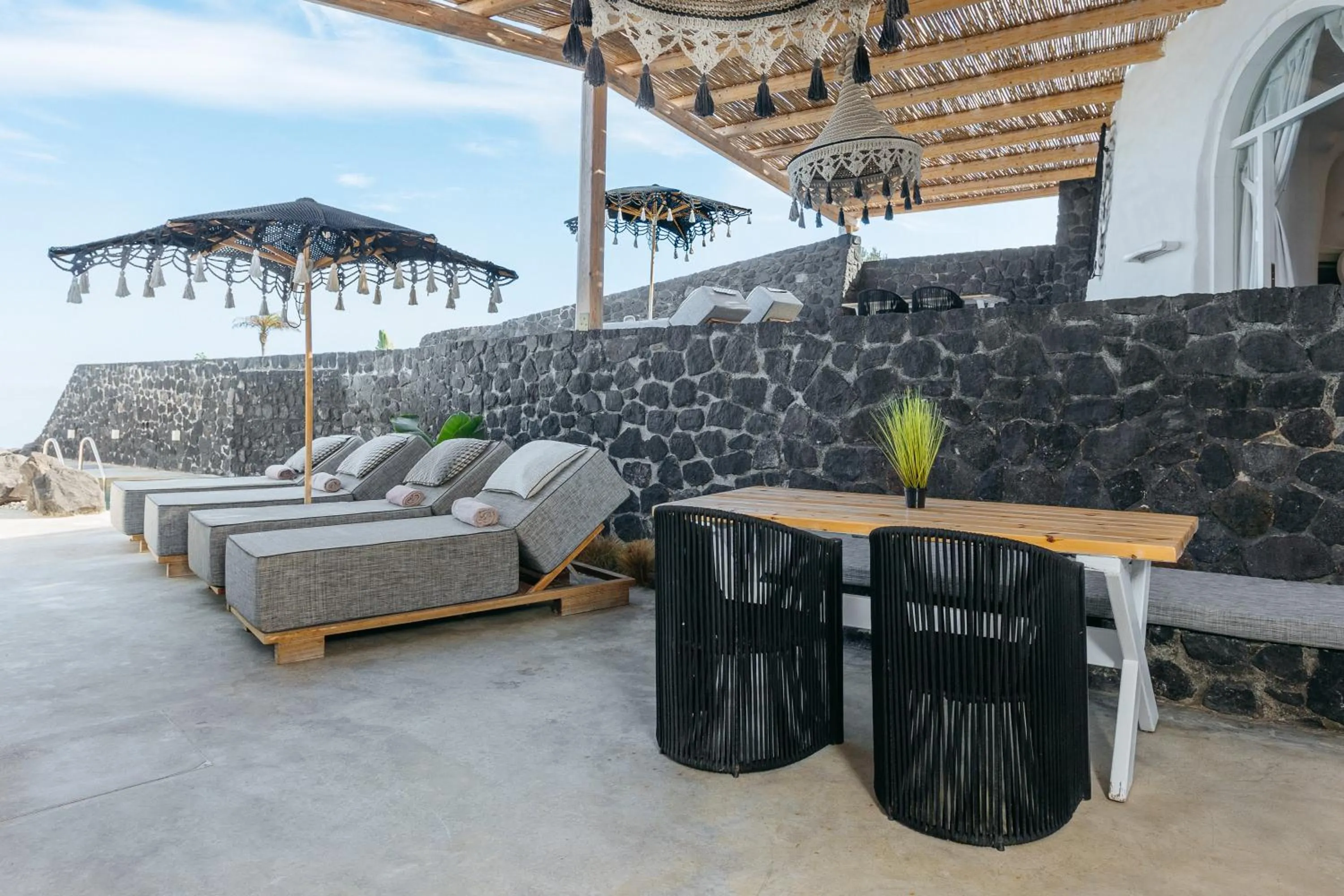 Theano Cave Suites & Villas