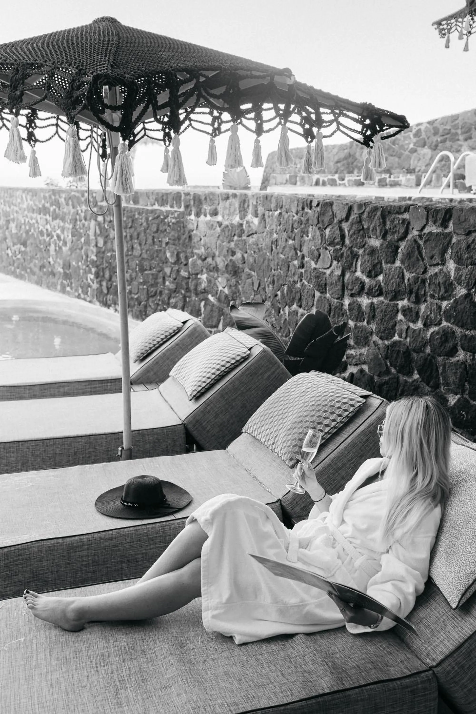 Theano Cave Suites & Villas