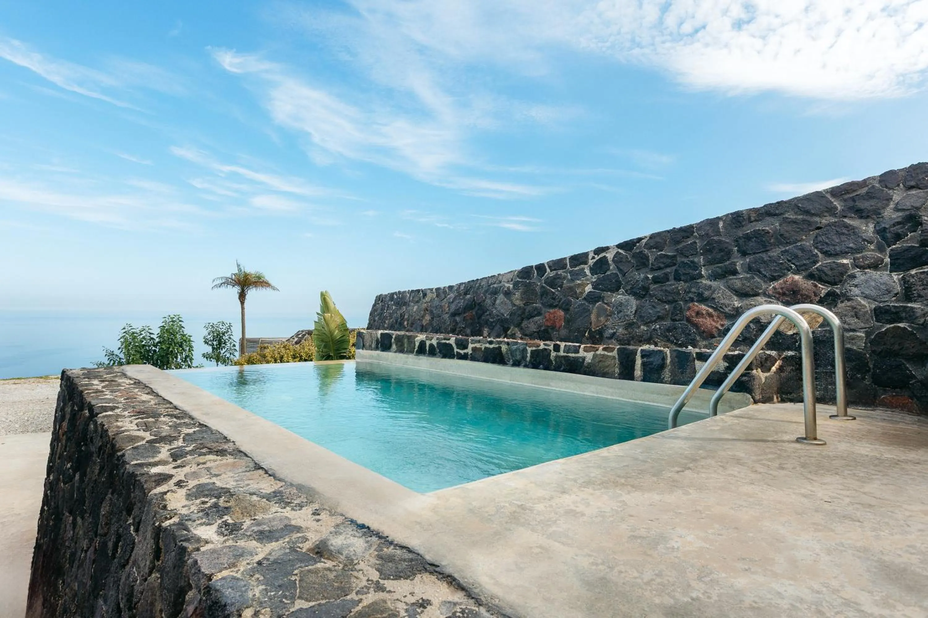 Theano Cave Suites & Villas