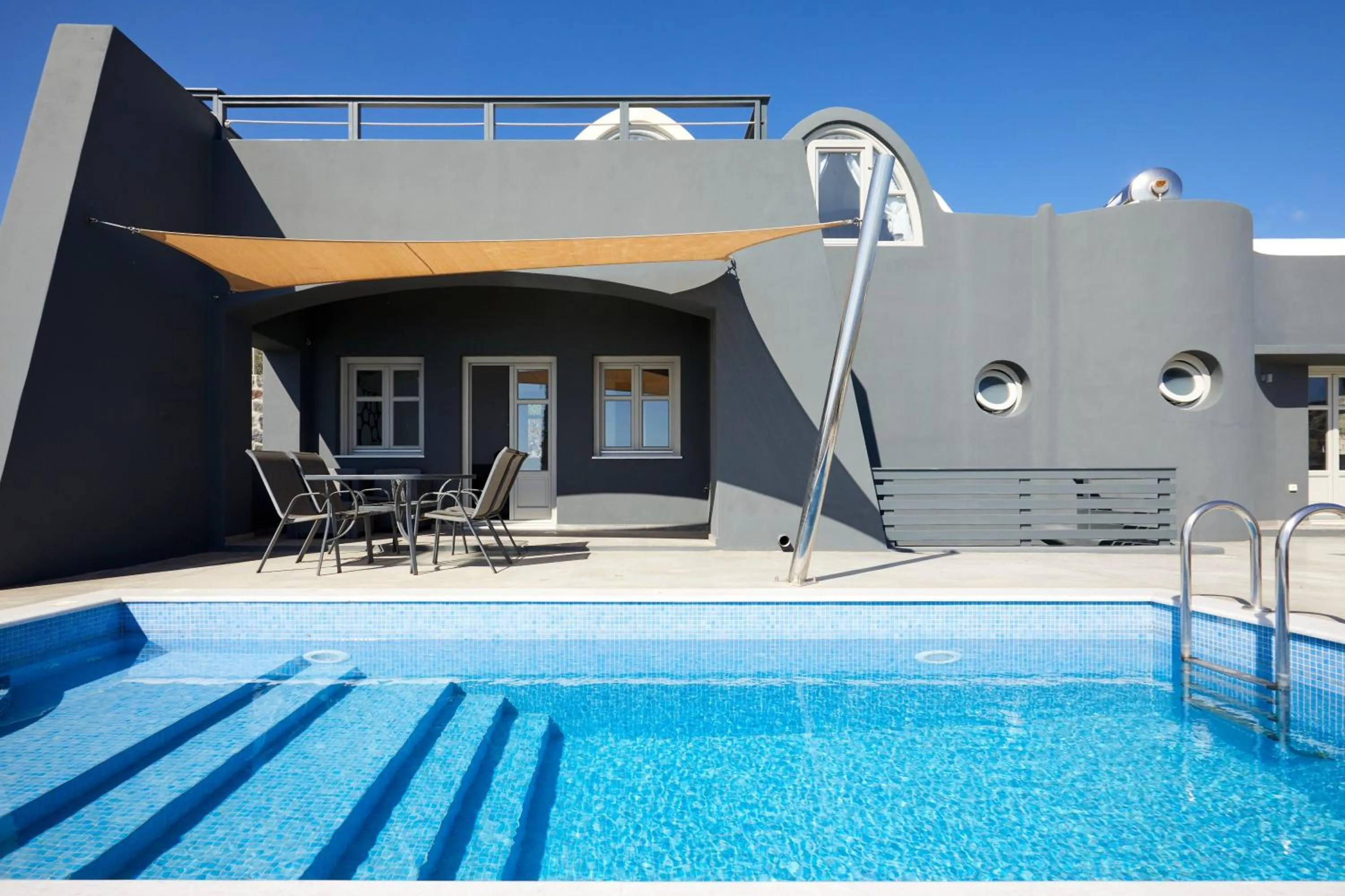 Theano Cave Suites & Villas