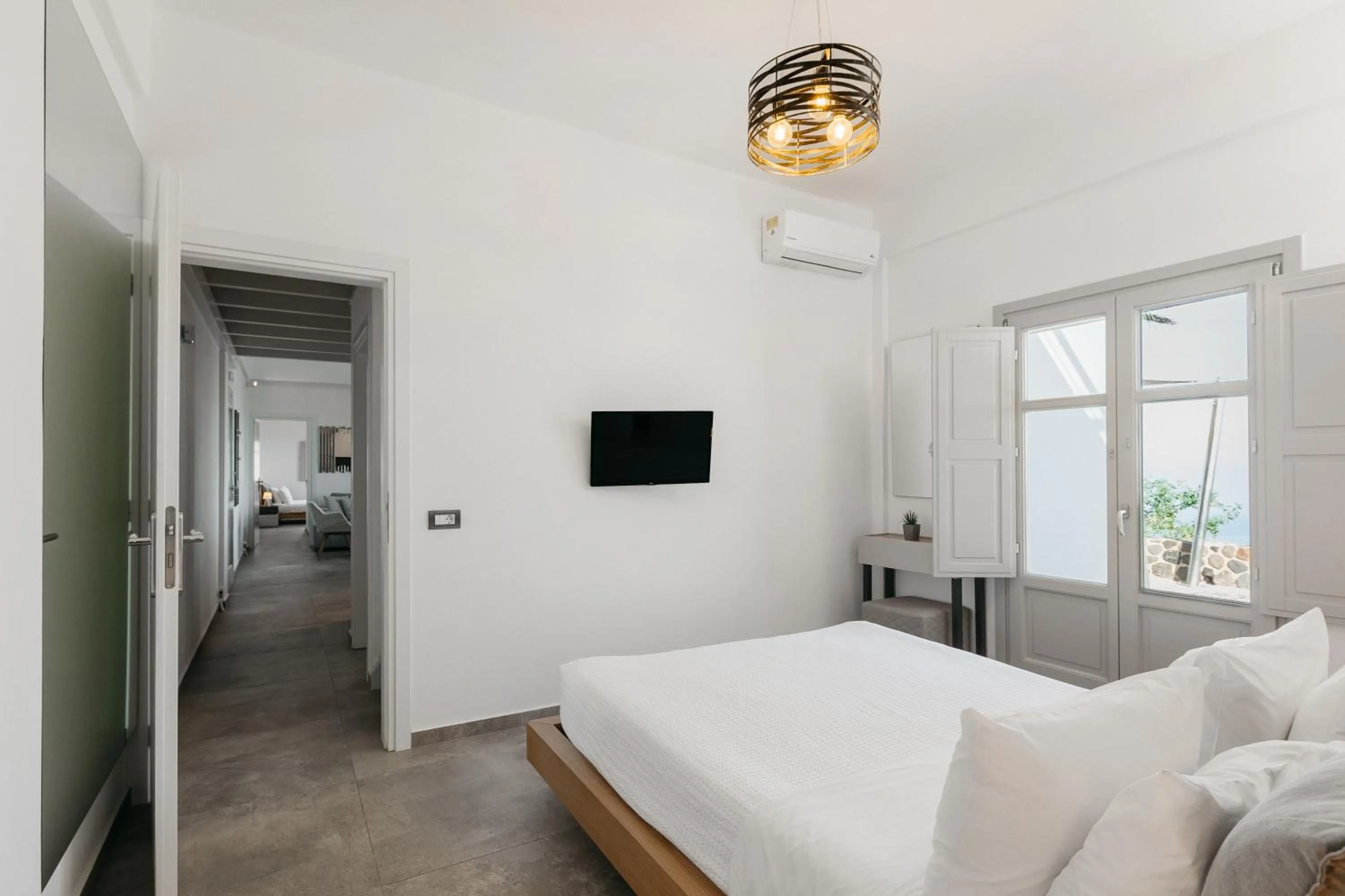 Bed in Theano Cave Suites & Villas