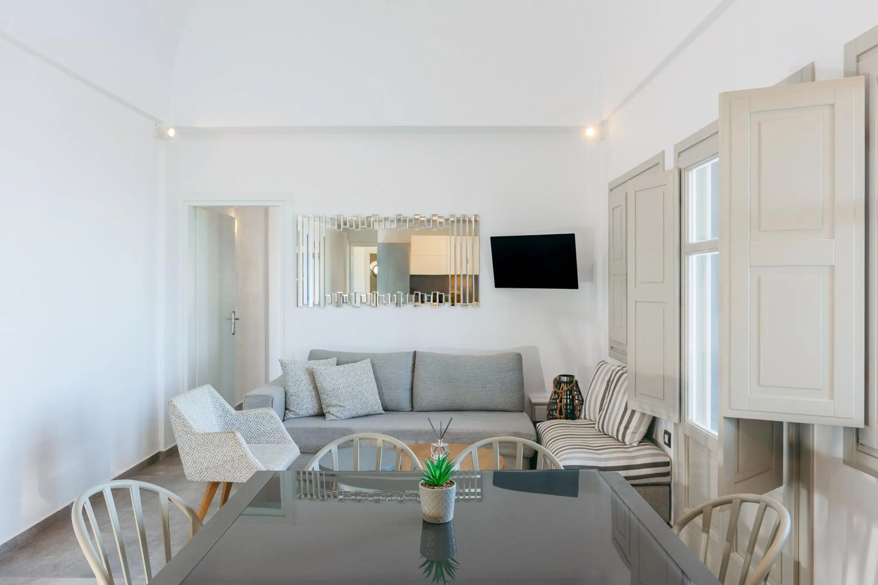 Theano Cave Suites & Villas