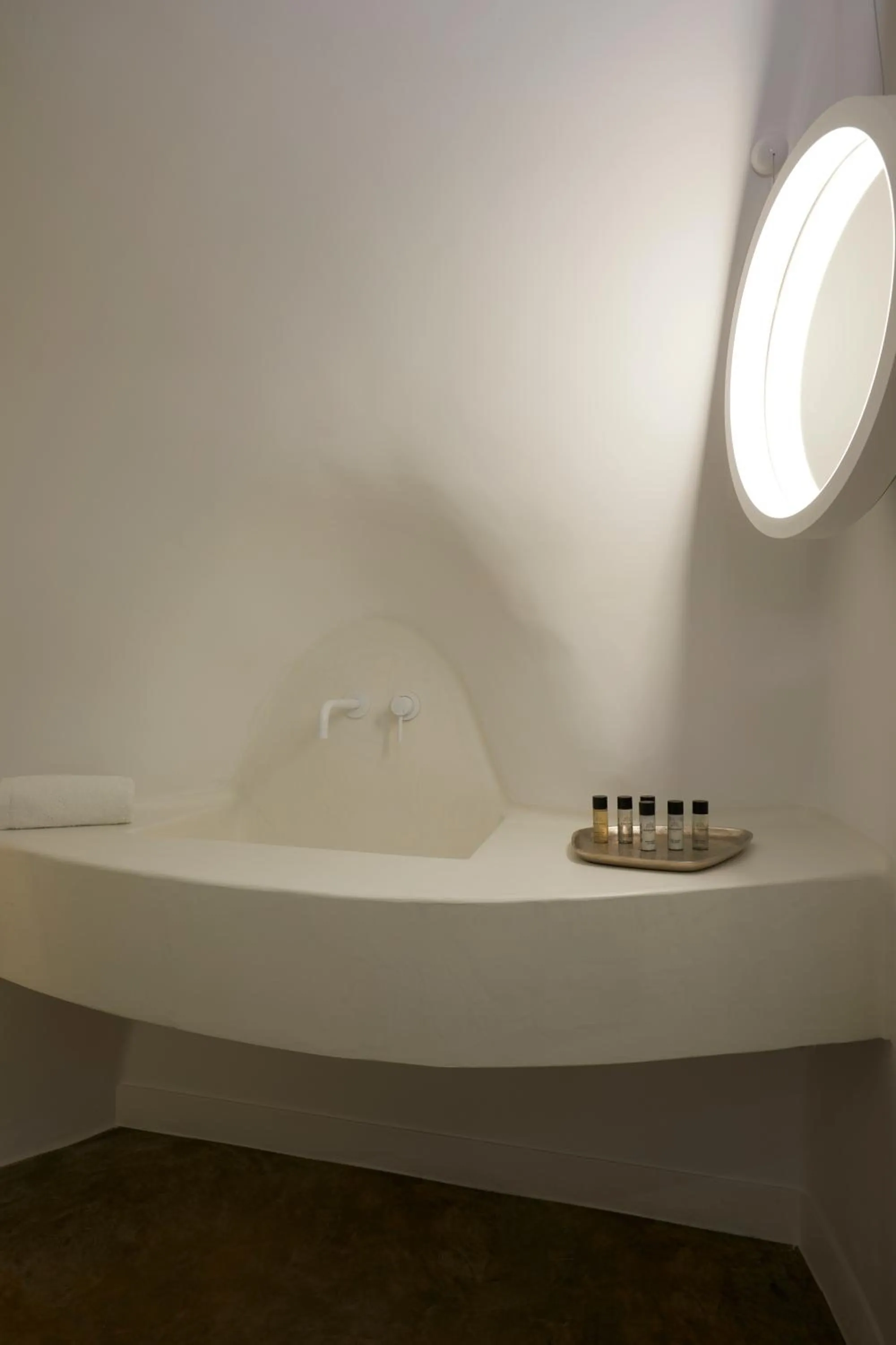 Theano Cave Suites & Villas