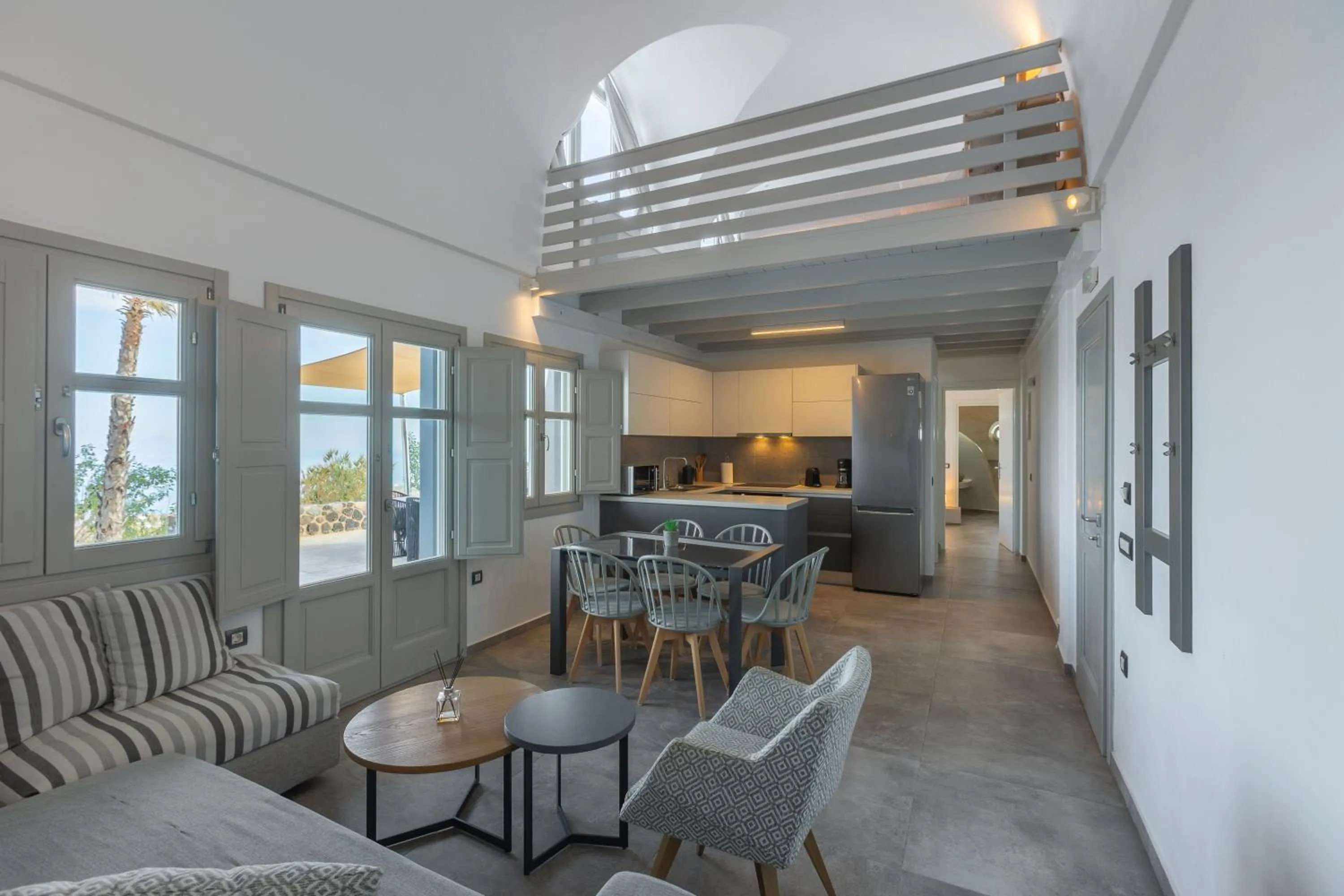 Theano Cave Suites & Villas