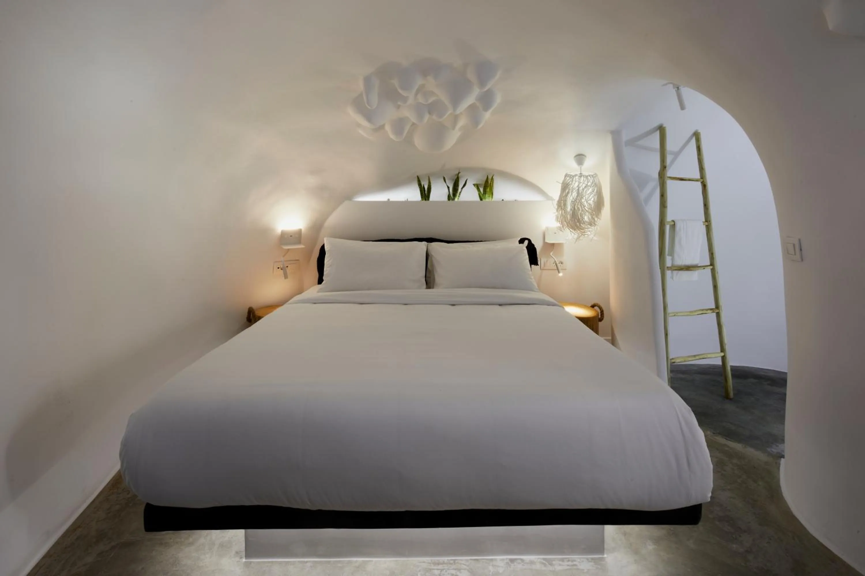 Bed in Theano Cave Suites & Villas