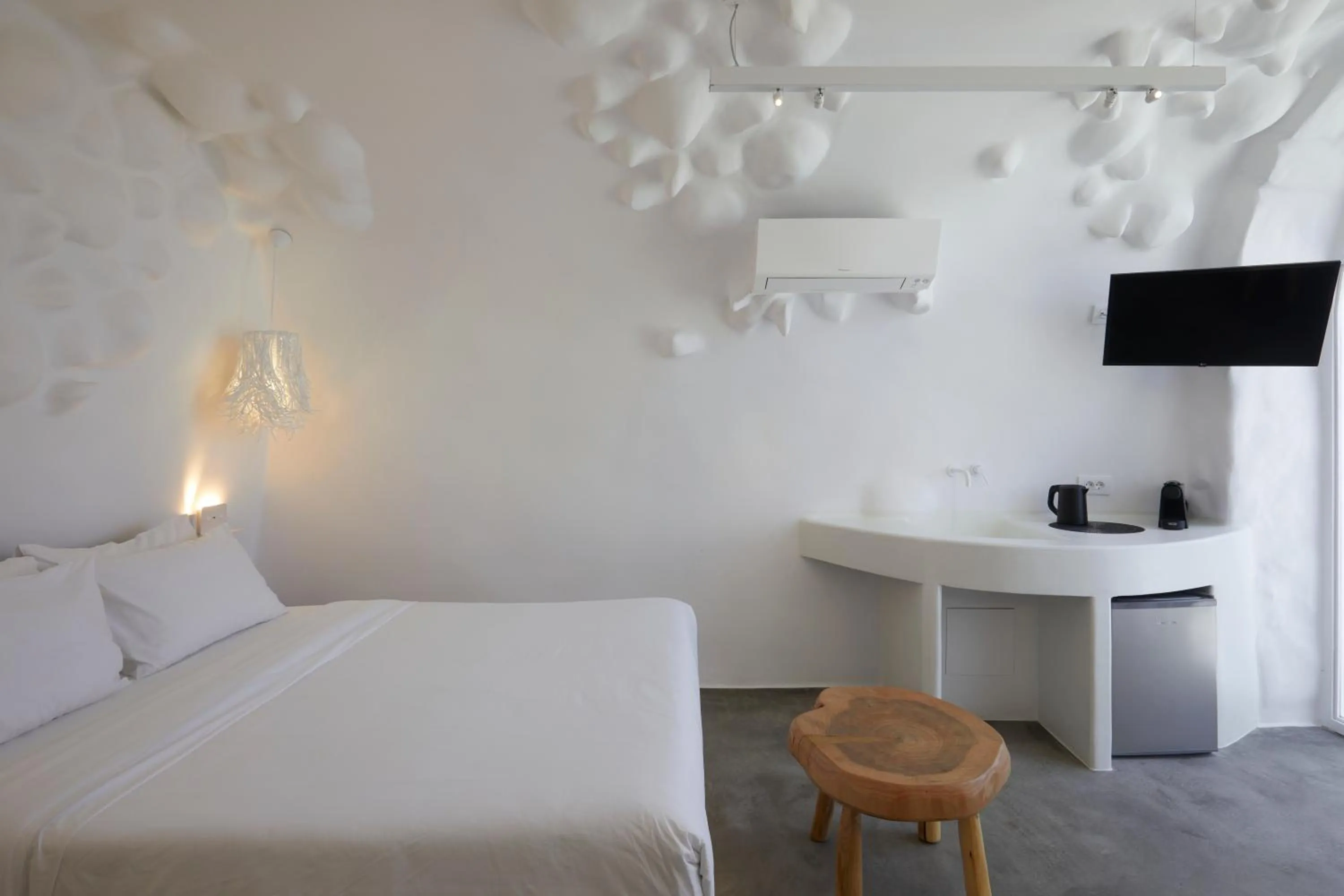 Bed in Theano Cave Suites & Villas