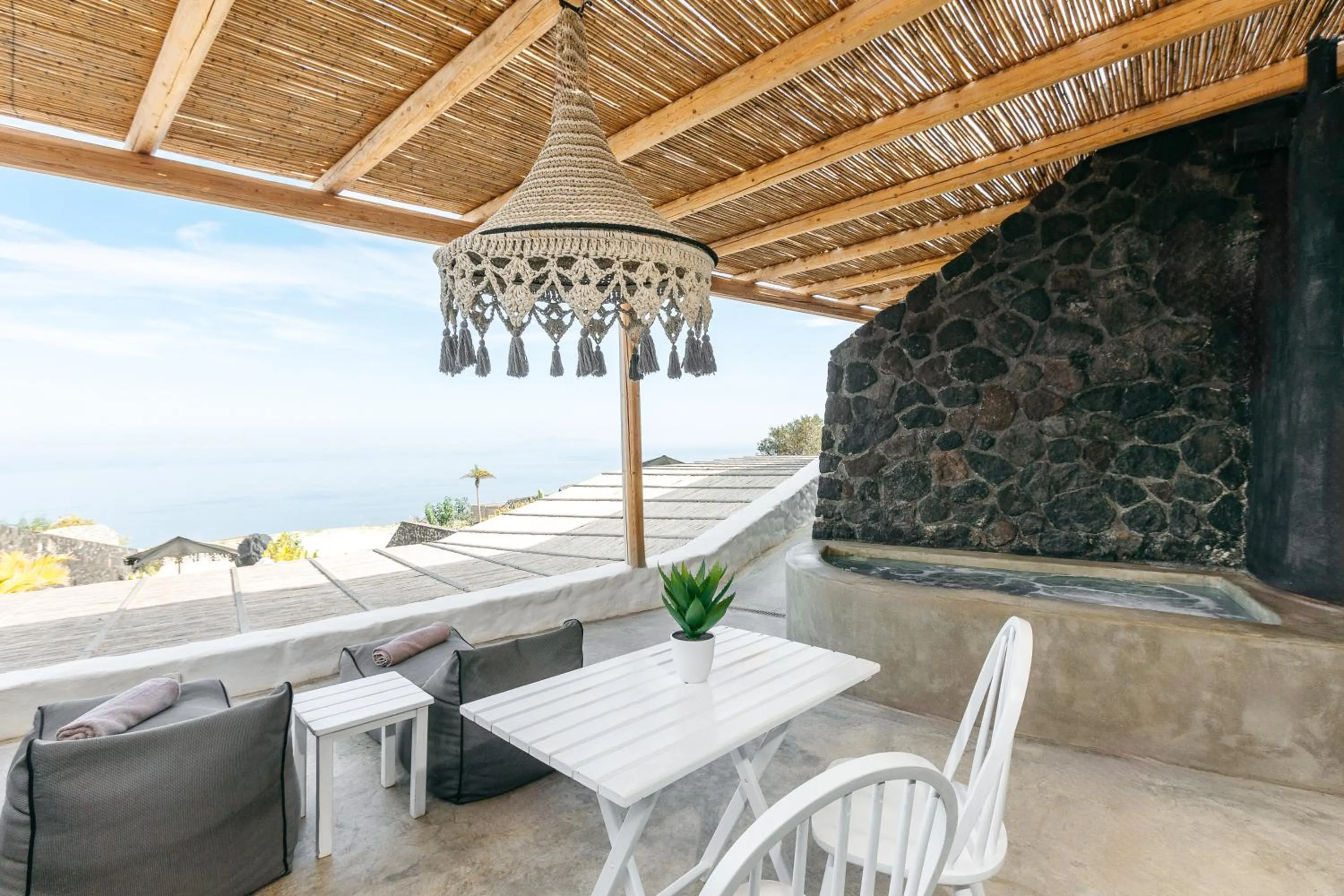 Theano Cave Suites & Villas