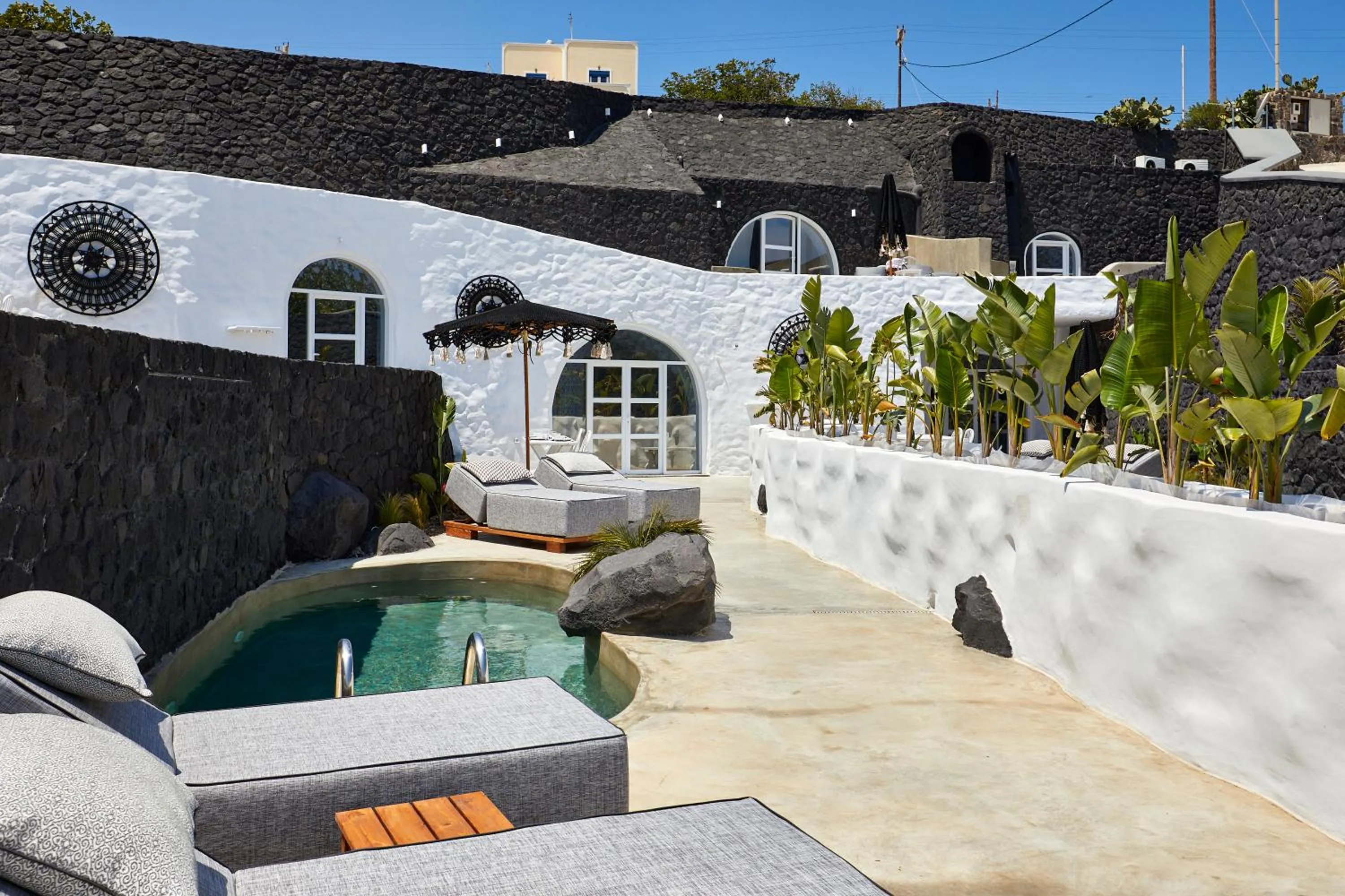 Theano Cave Suites & Villas